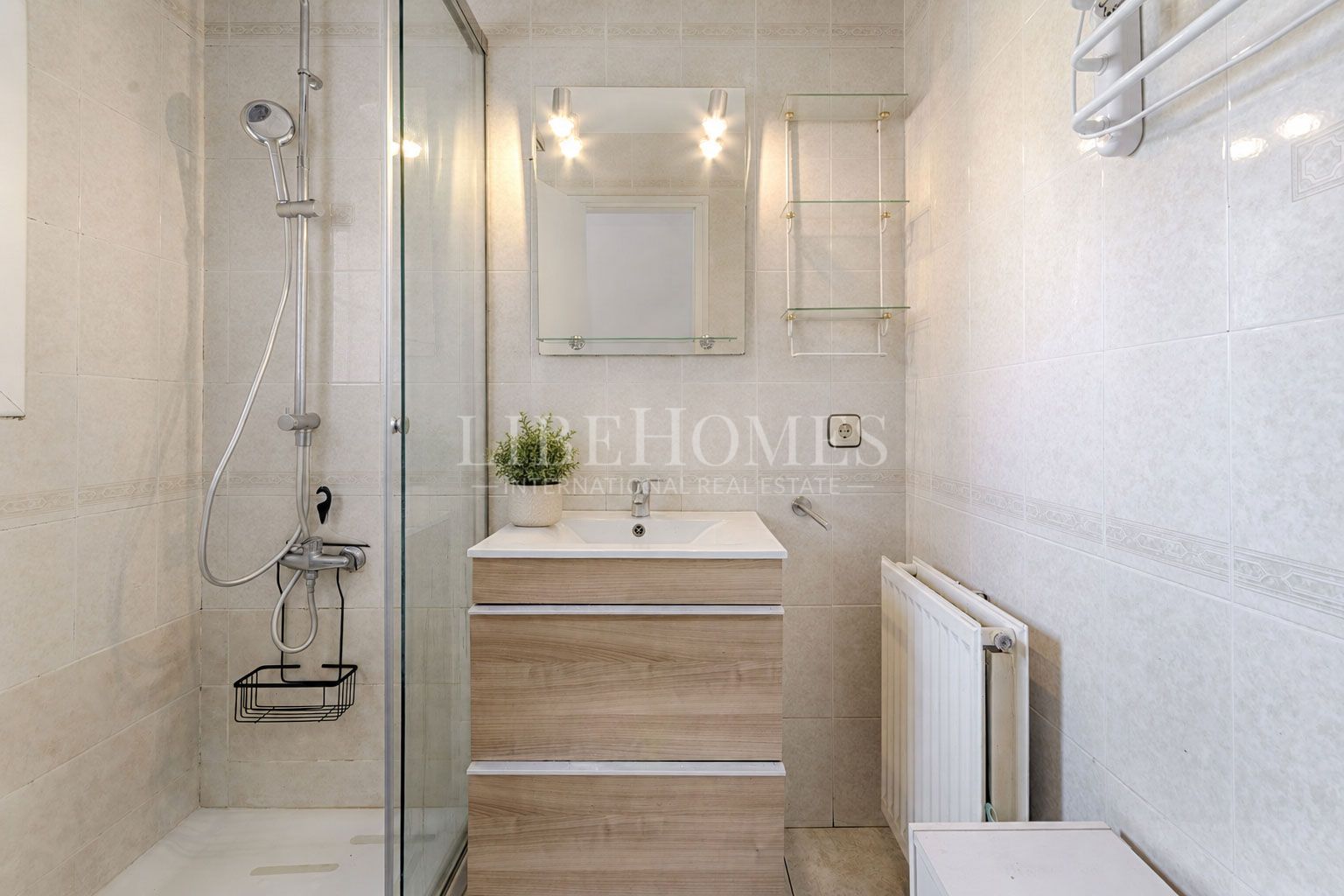 Cozy semi-detached house within walking distance of Figueres center