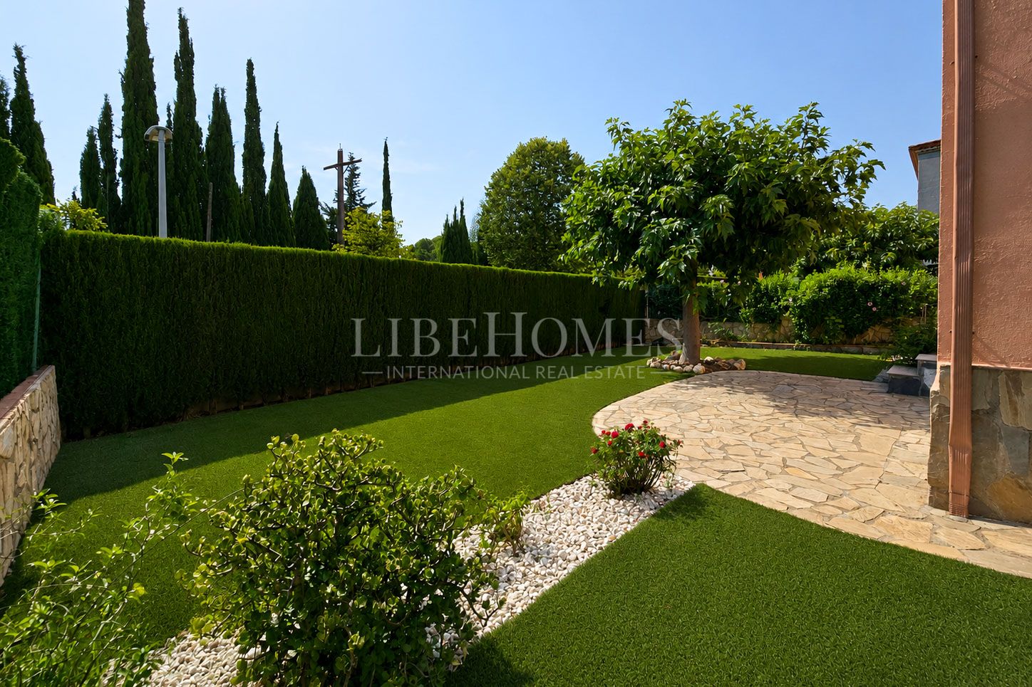Cozy semi-detached house within walking distance of Figueres center