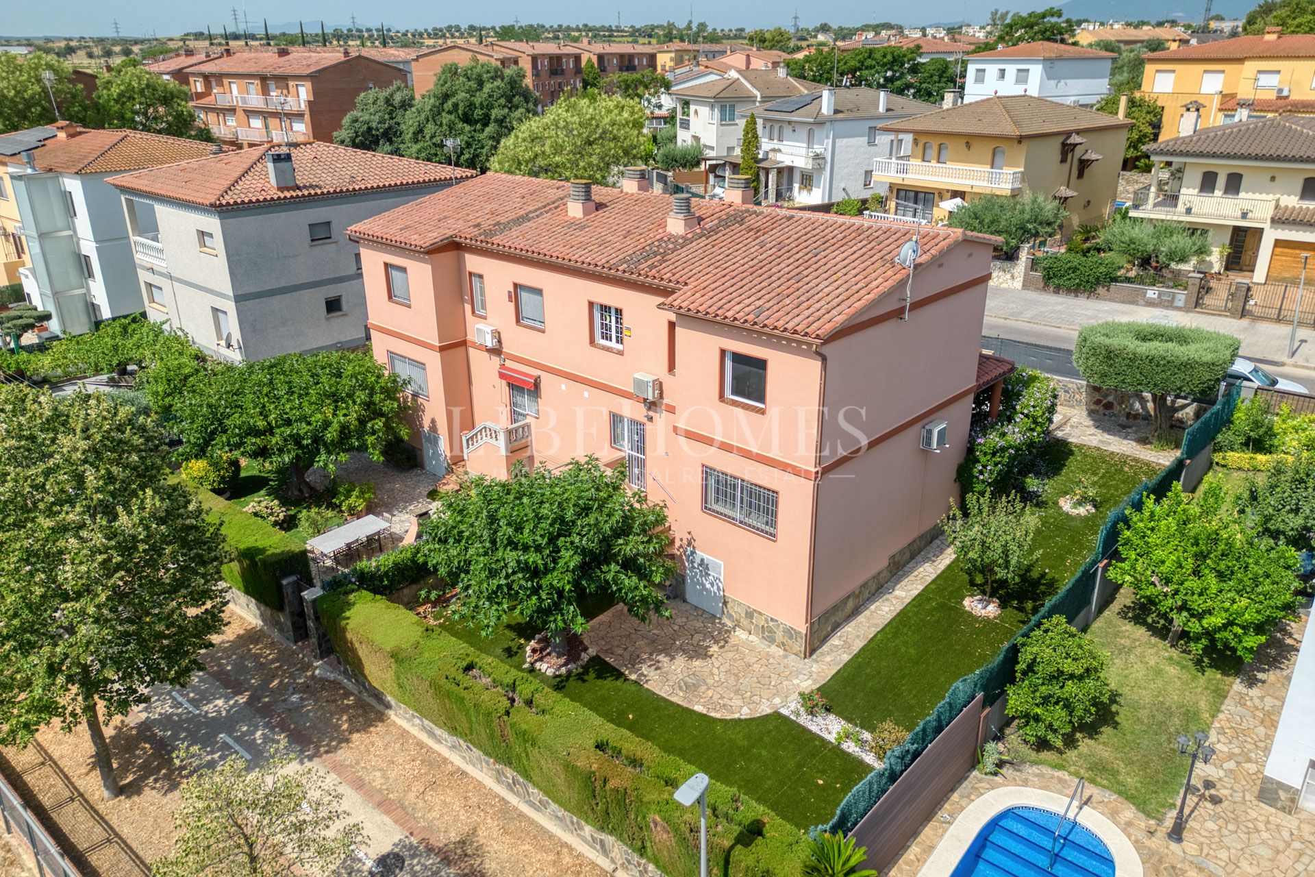 Cozy semi-detached house within walking distance of Figueres center