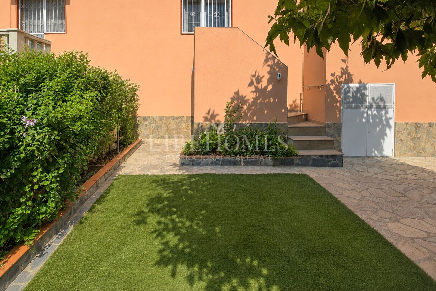 Cozy semi-detached house within walking distance of Figueres center