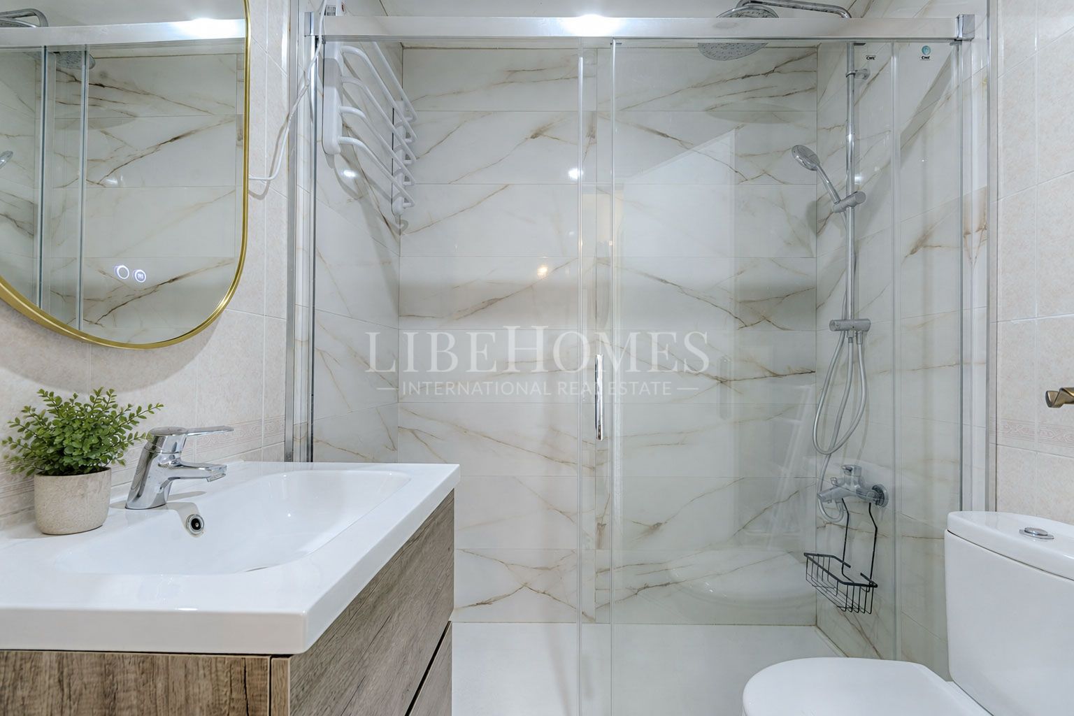 Cozy semi-detached house within walking distance of Figueres center