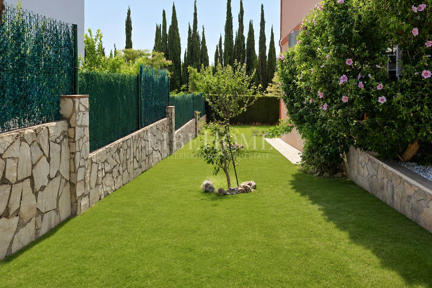 Cozy semi-detached house within walking distance of Figueres center