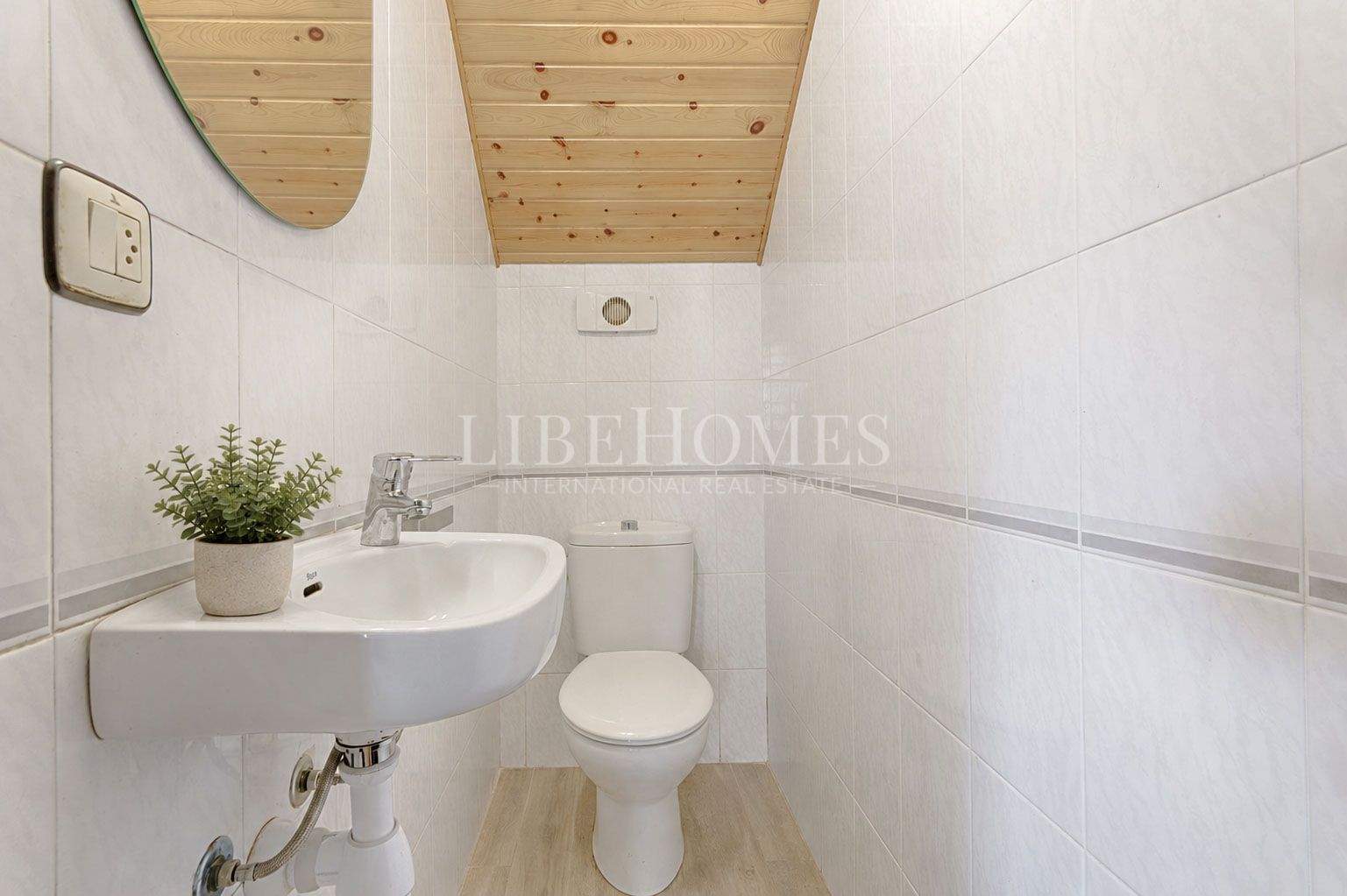 Cozy semi-detached house within walking distance of Figueres center