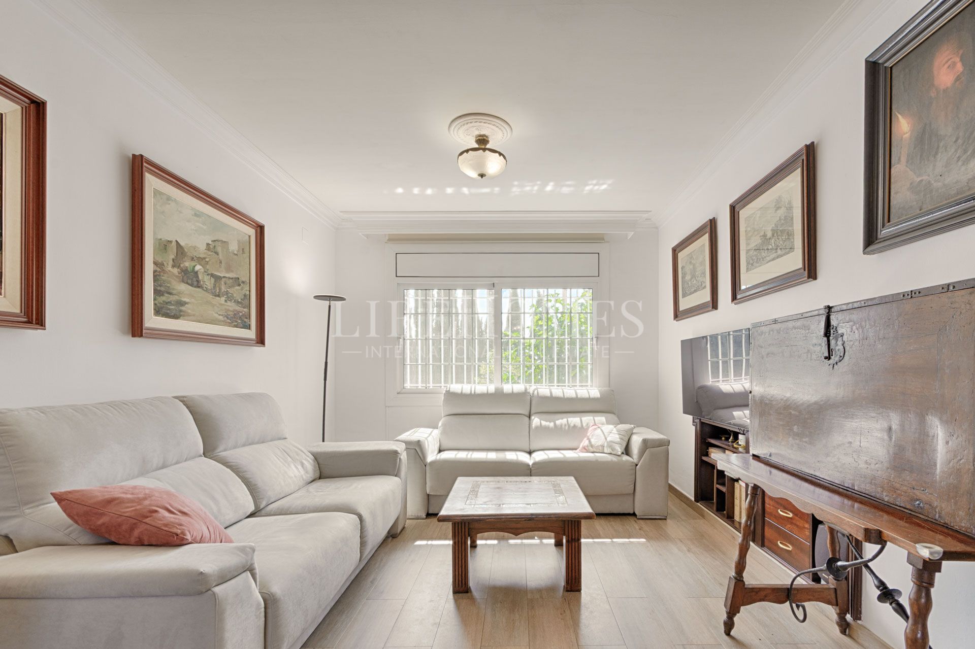 Cozy semi-detached house within walking distance of Figueres center