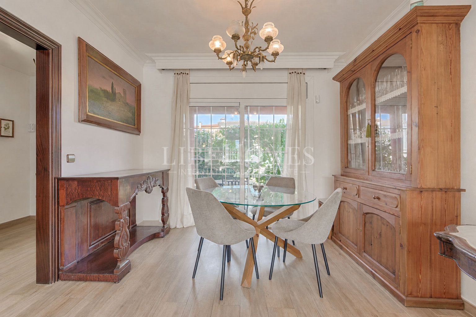 Cozy semi-detached house within walking distance of Figueres center