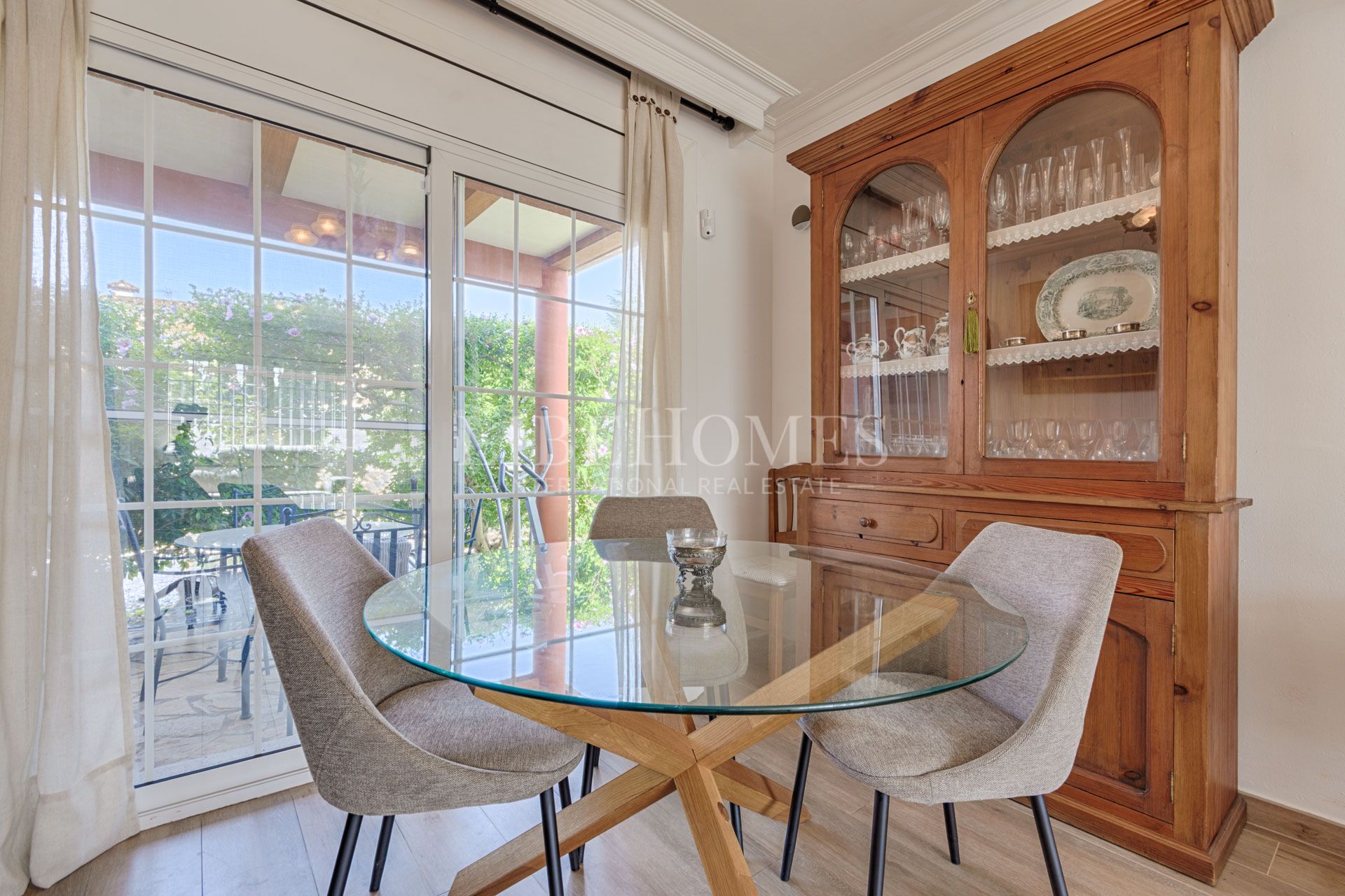 Cozy semi-detached house within walking distance of Figueres center
