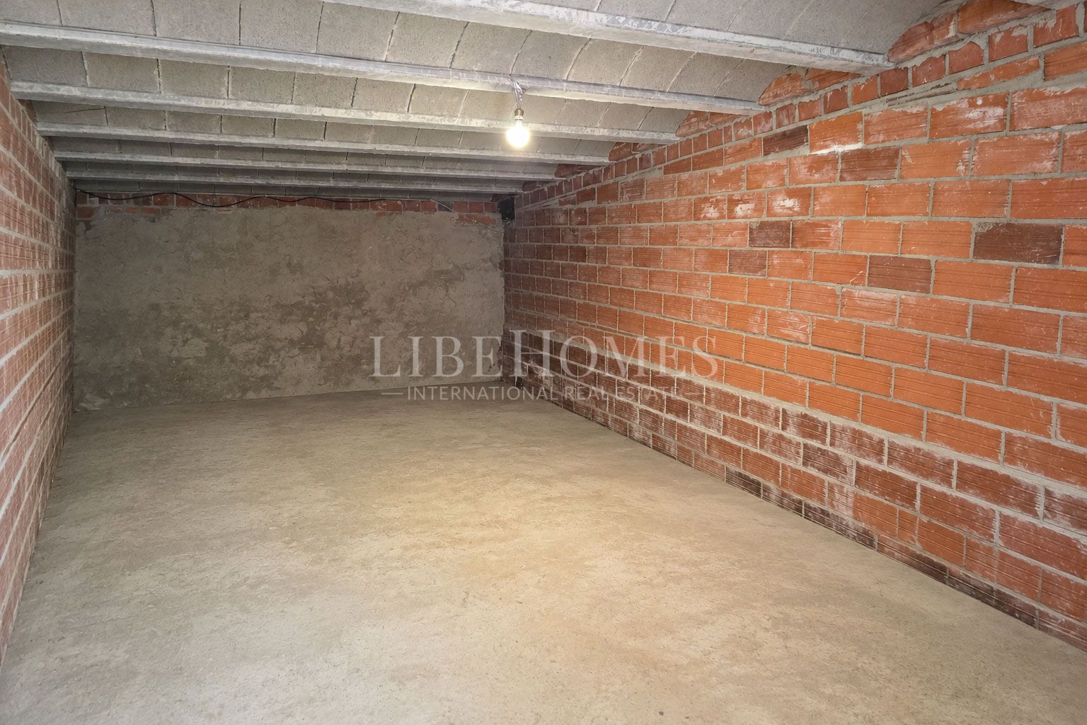 Cozy semi-detached house within walking distance of Figueres center