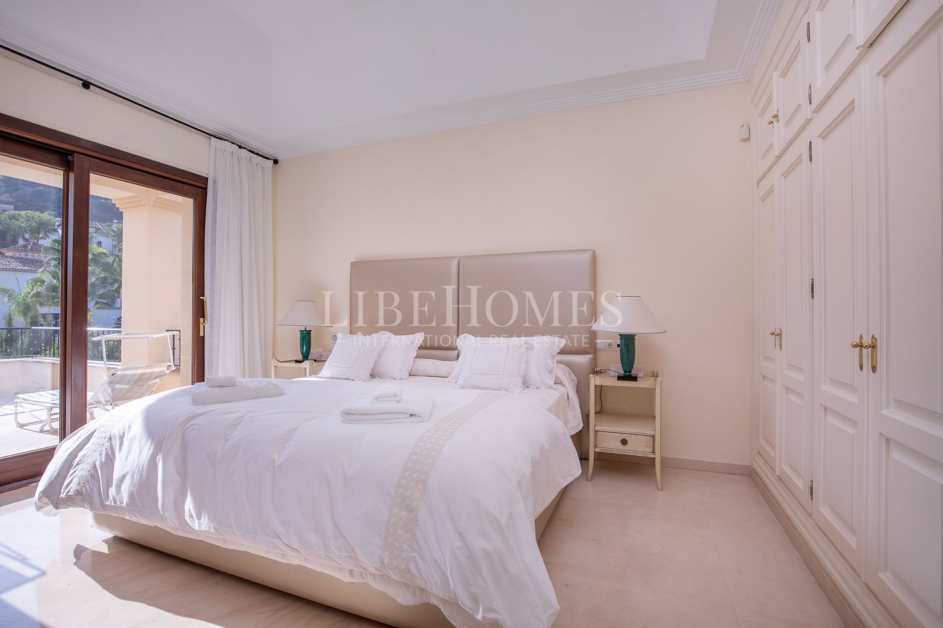 Вилла на продажу в Los Arqueros, Бенахавис