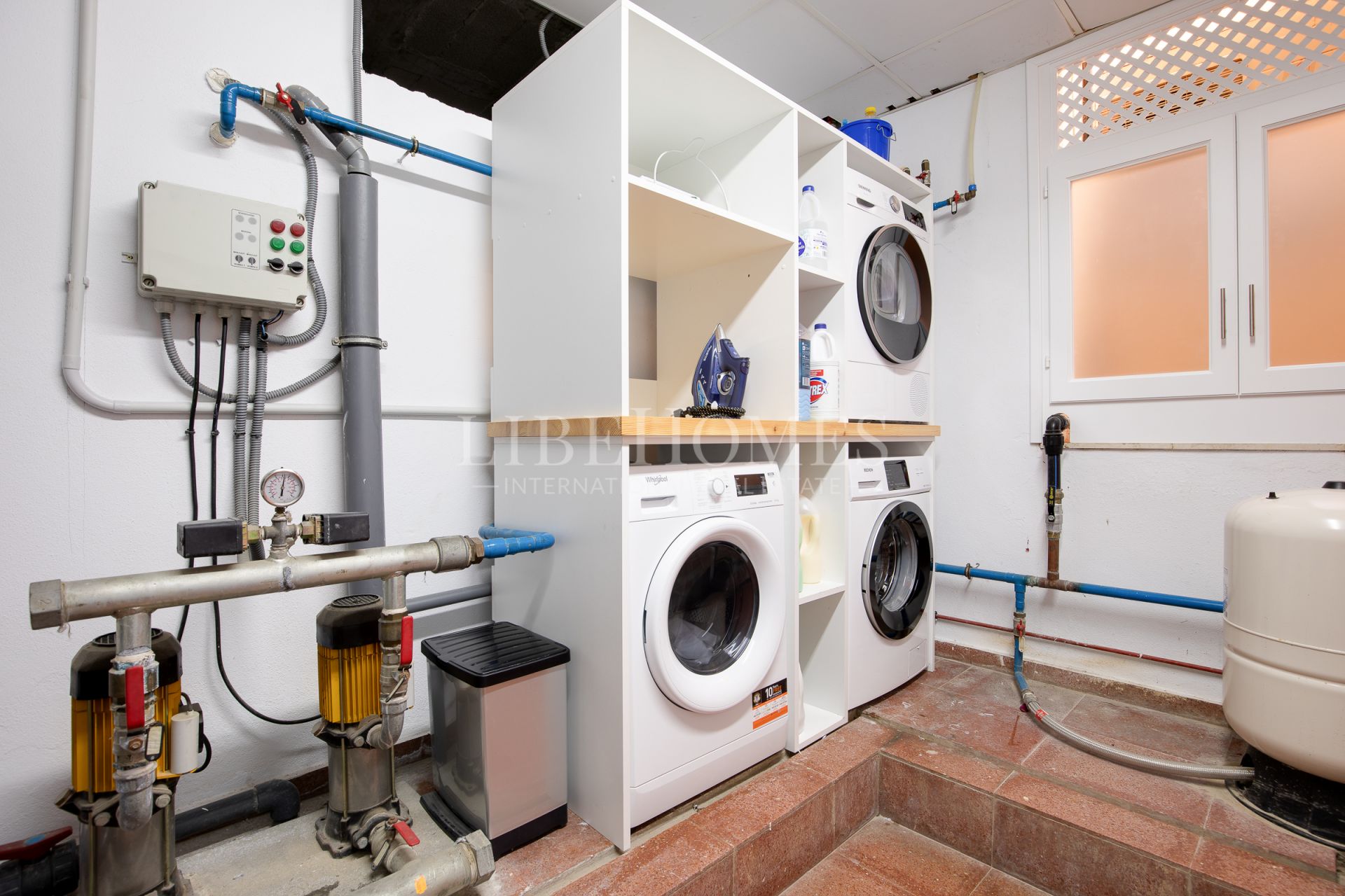 Вилла на продажу в Los Arqueros, Бенахавис