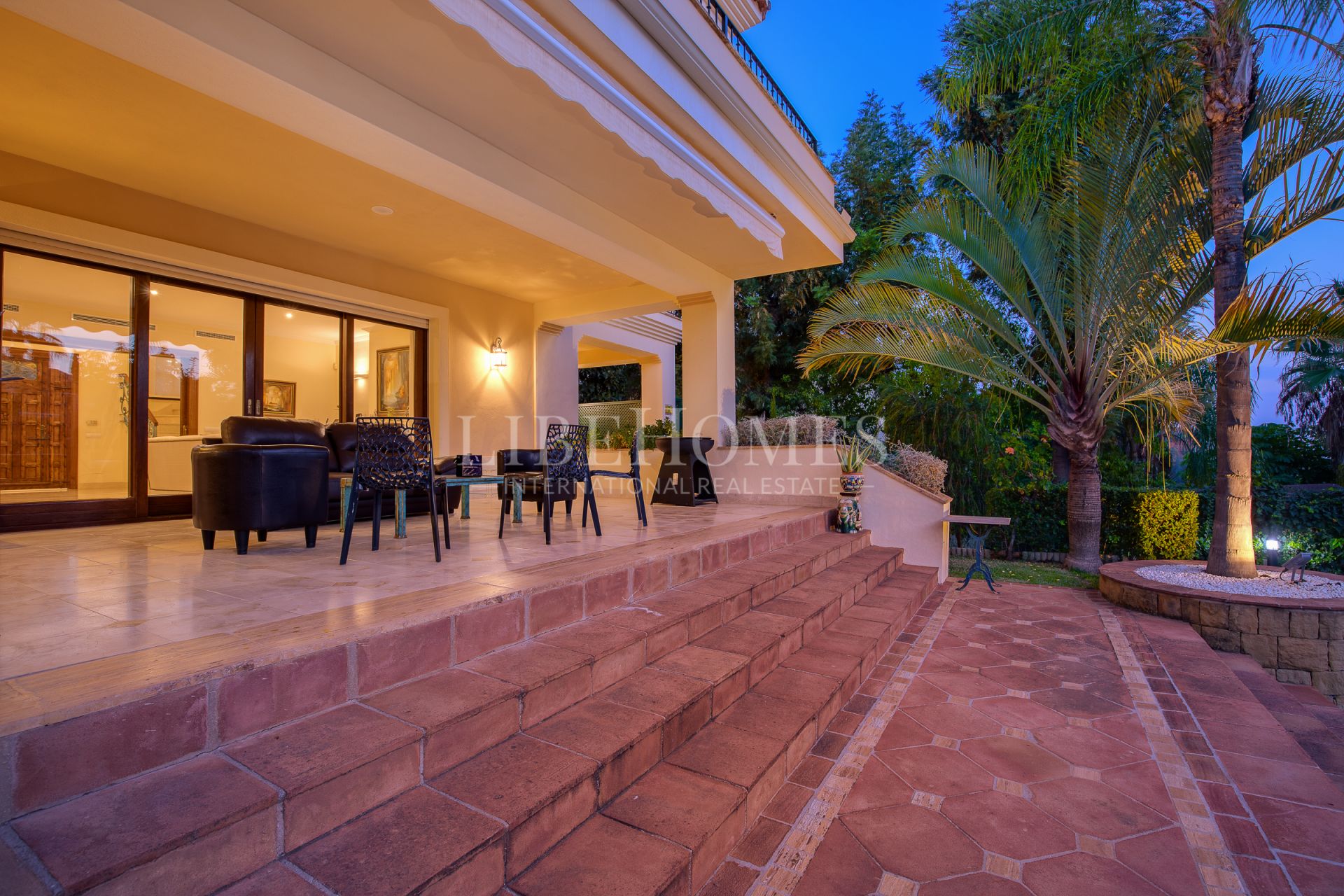 Вилла на продажу в Los Arqueros, Бенахавис