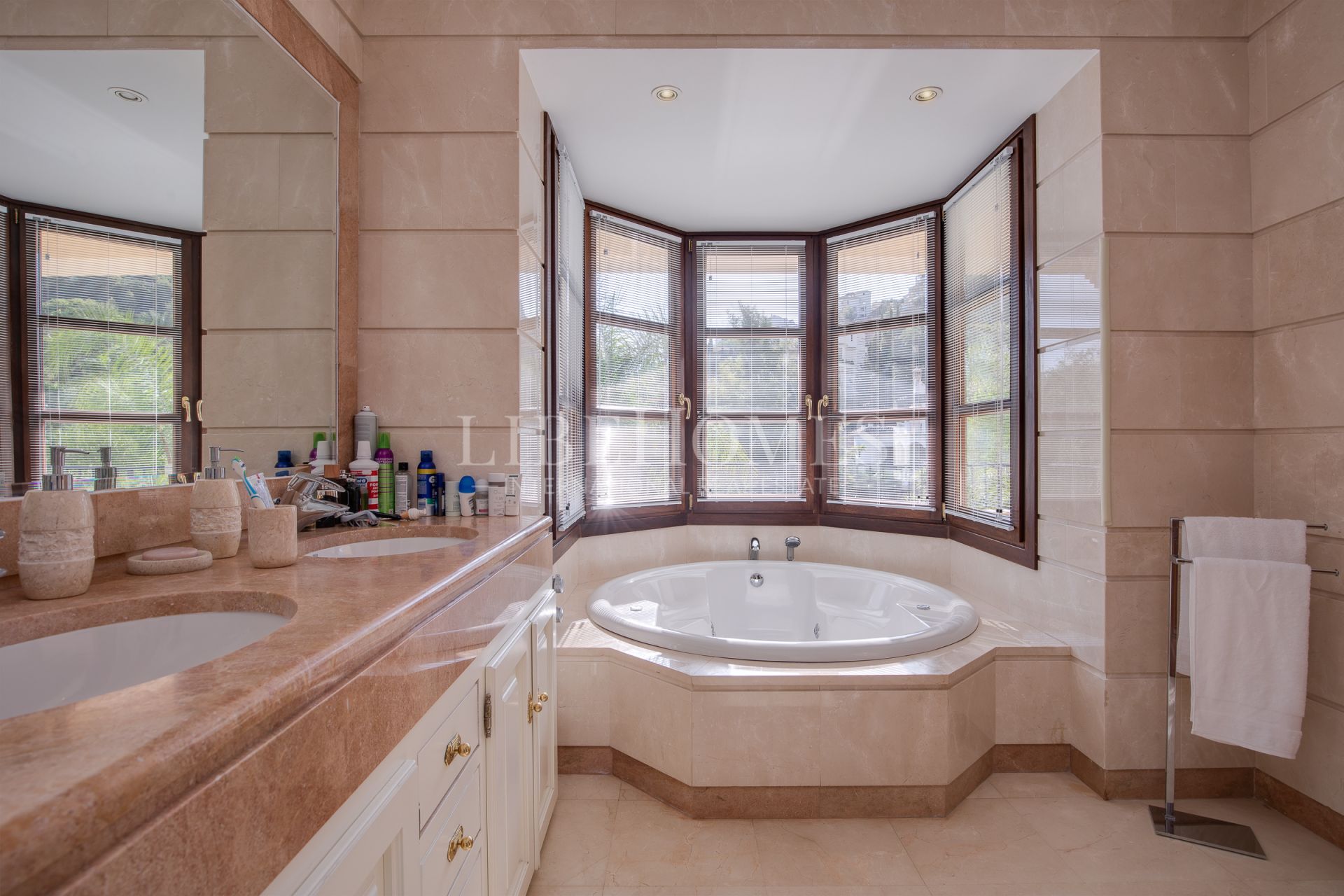 Вилла на продажу в Los Arqueros, Бенахавис