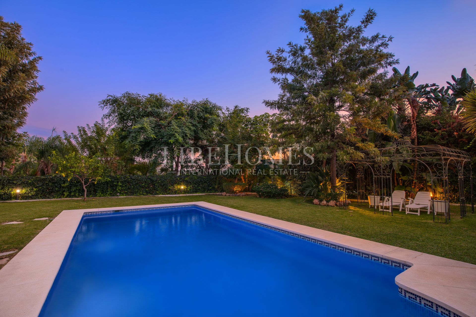 Вилла на продажу в Los Arqueros, Бенахавис