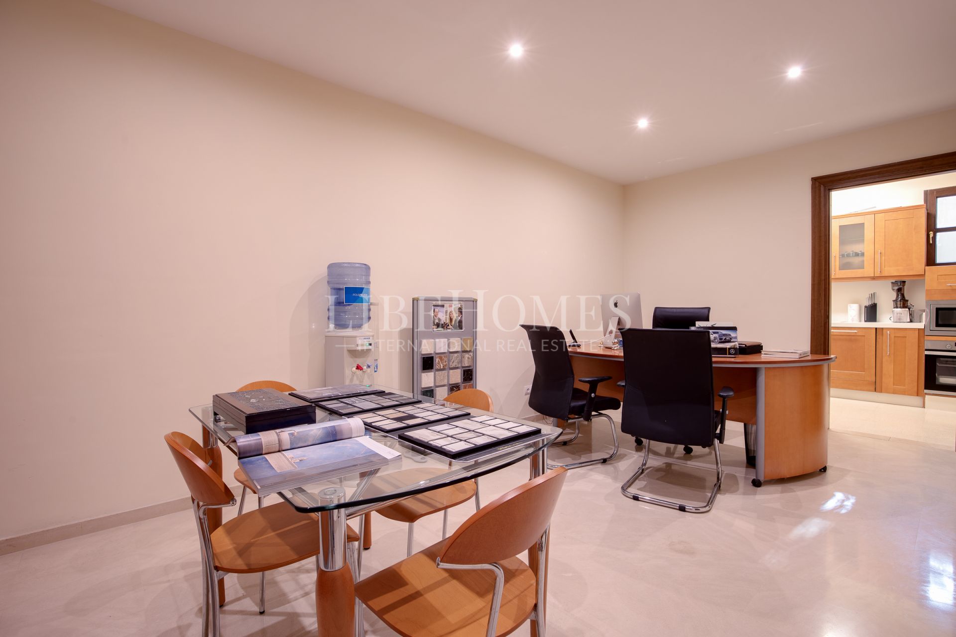 Вилла на продажу в Los Arqueros, Бенахавис