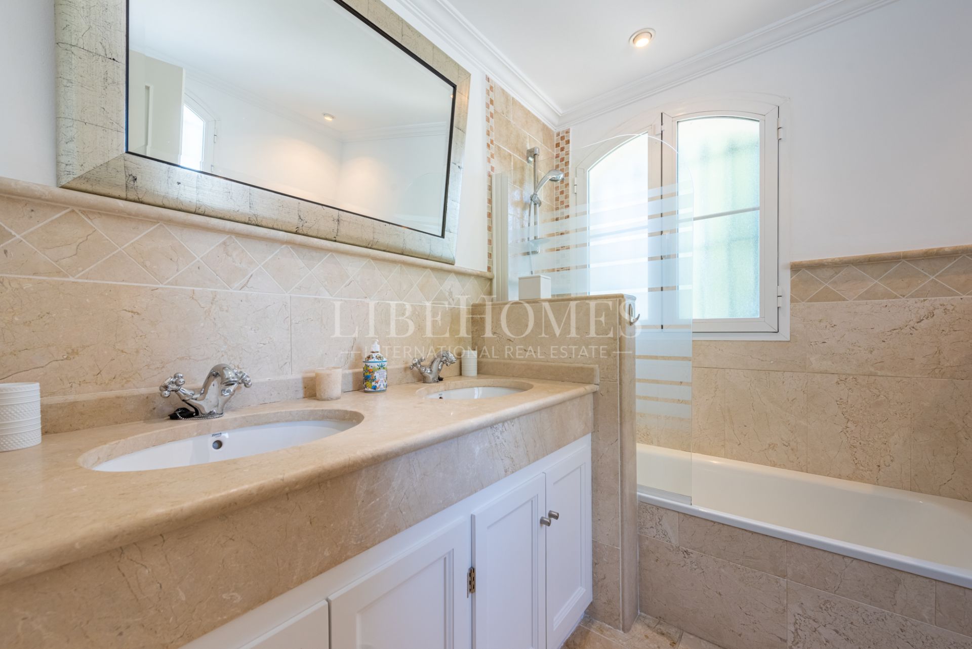 Вилла на продажу в Vega del Colorado, Бенахавис