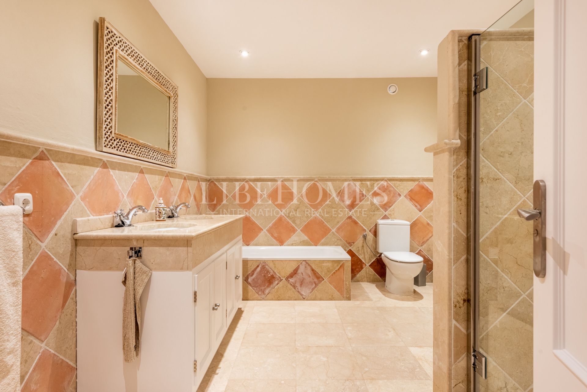 Вилла на продажу в Vega del Colorado, Бенахавис