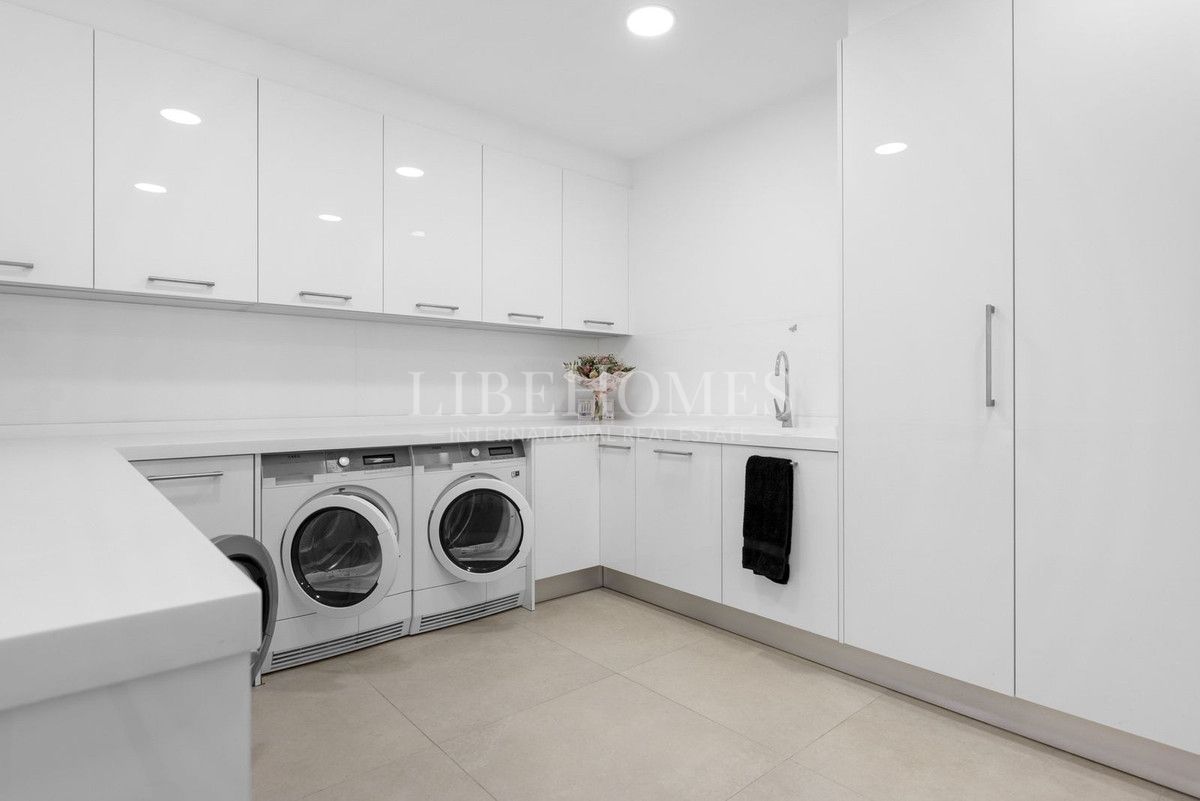 Villa de luxe moderne avec vue mer panoramique à La Quinta, Benahavis