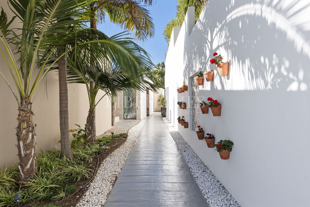 Villa de luxe moderne avec vue mer panoramique à La Quinta, Benahavis