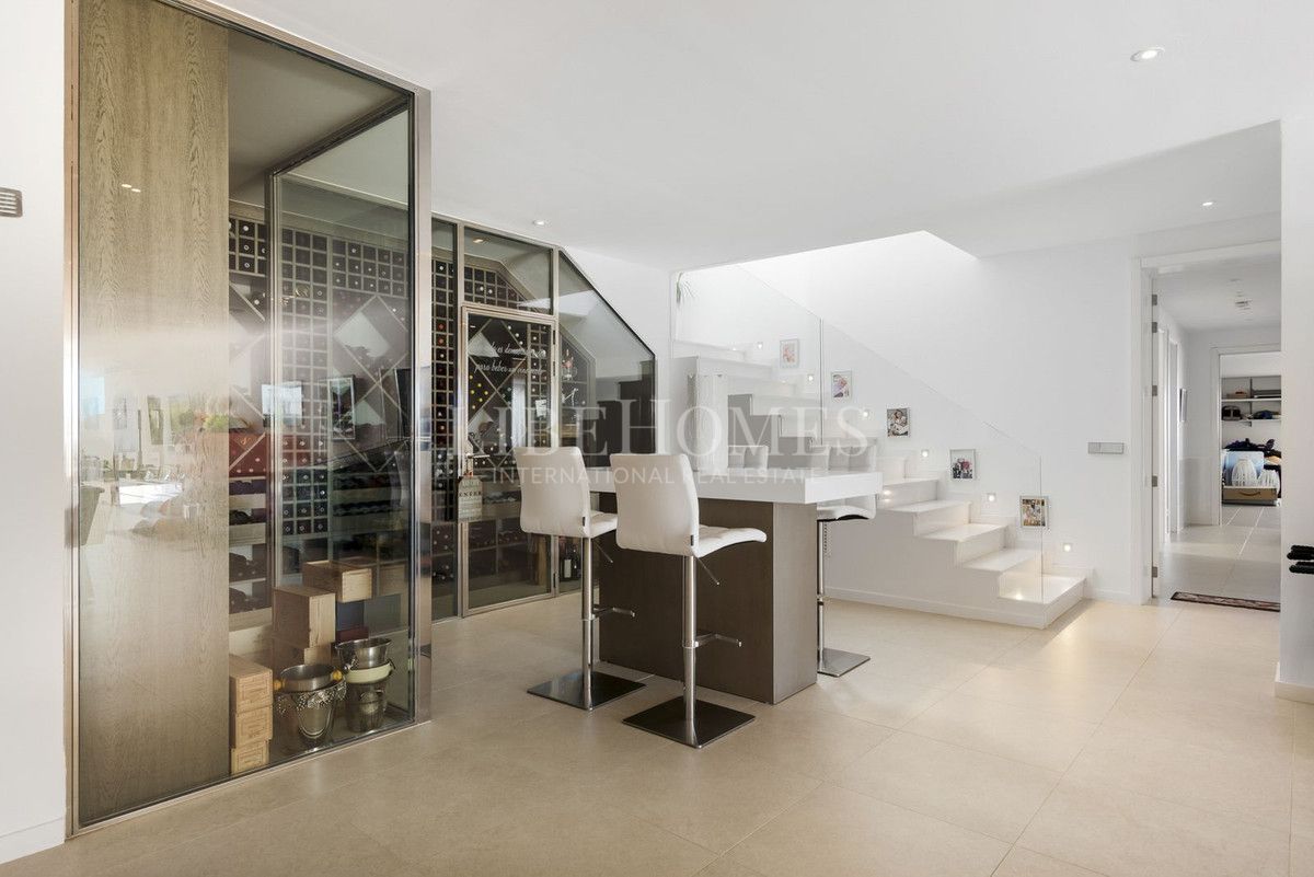 Villa de luxe moderne avec vue mer panoramique à La Quinta, Benahavis