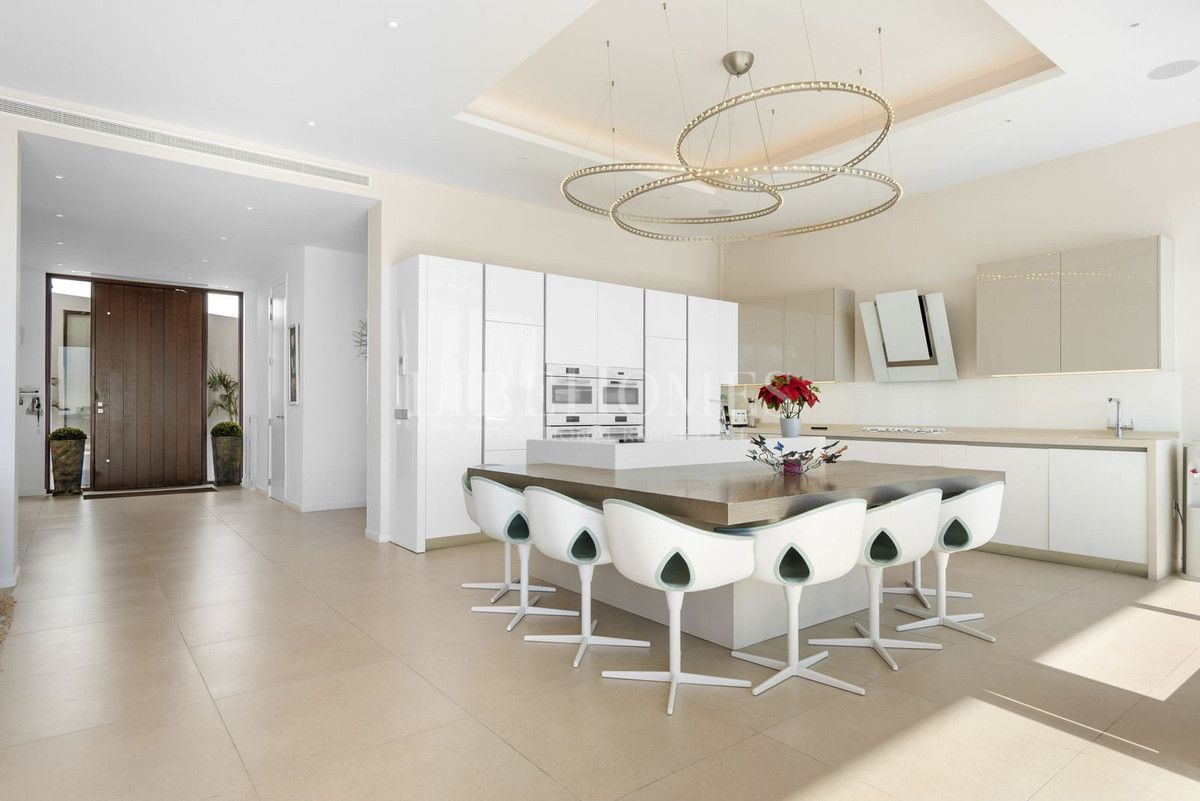 Villa de luxe moderne avec vue mer panoramique à La Quinta, Benahavis