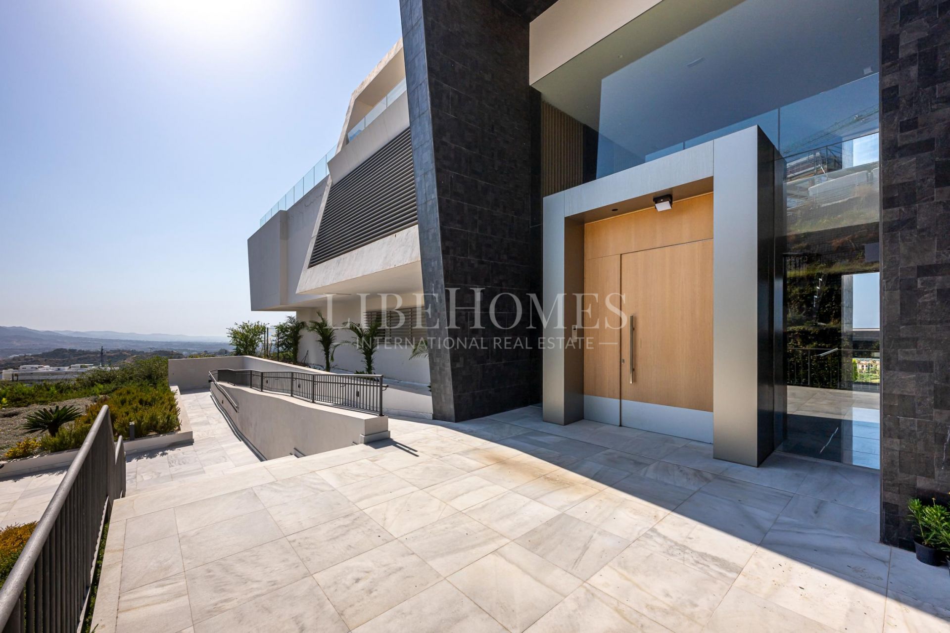 Apartamento con vistas panorámicas al mar en Byu Hills, Benahavis