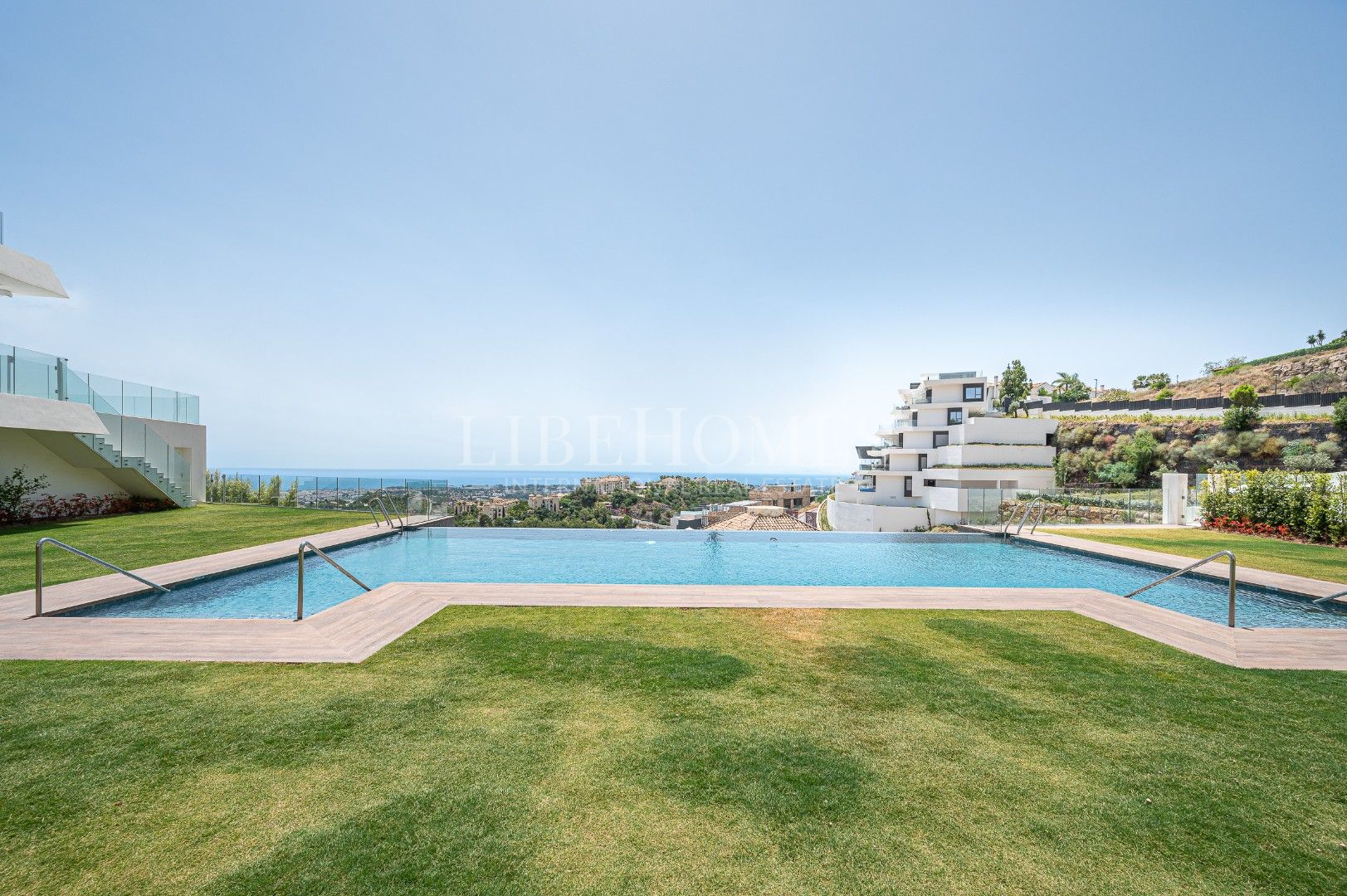 Apartamento con vistas panorámicas al mar en Byu Hills, Benahavis