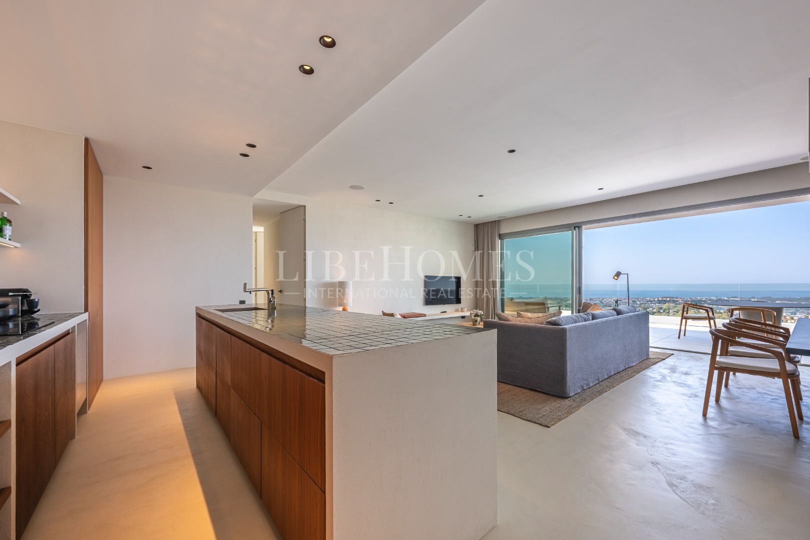 Apartamento con vistas panorámicas al mar en Byu Hills, Benahavis