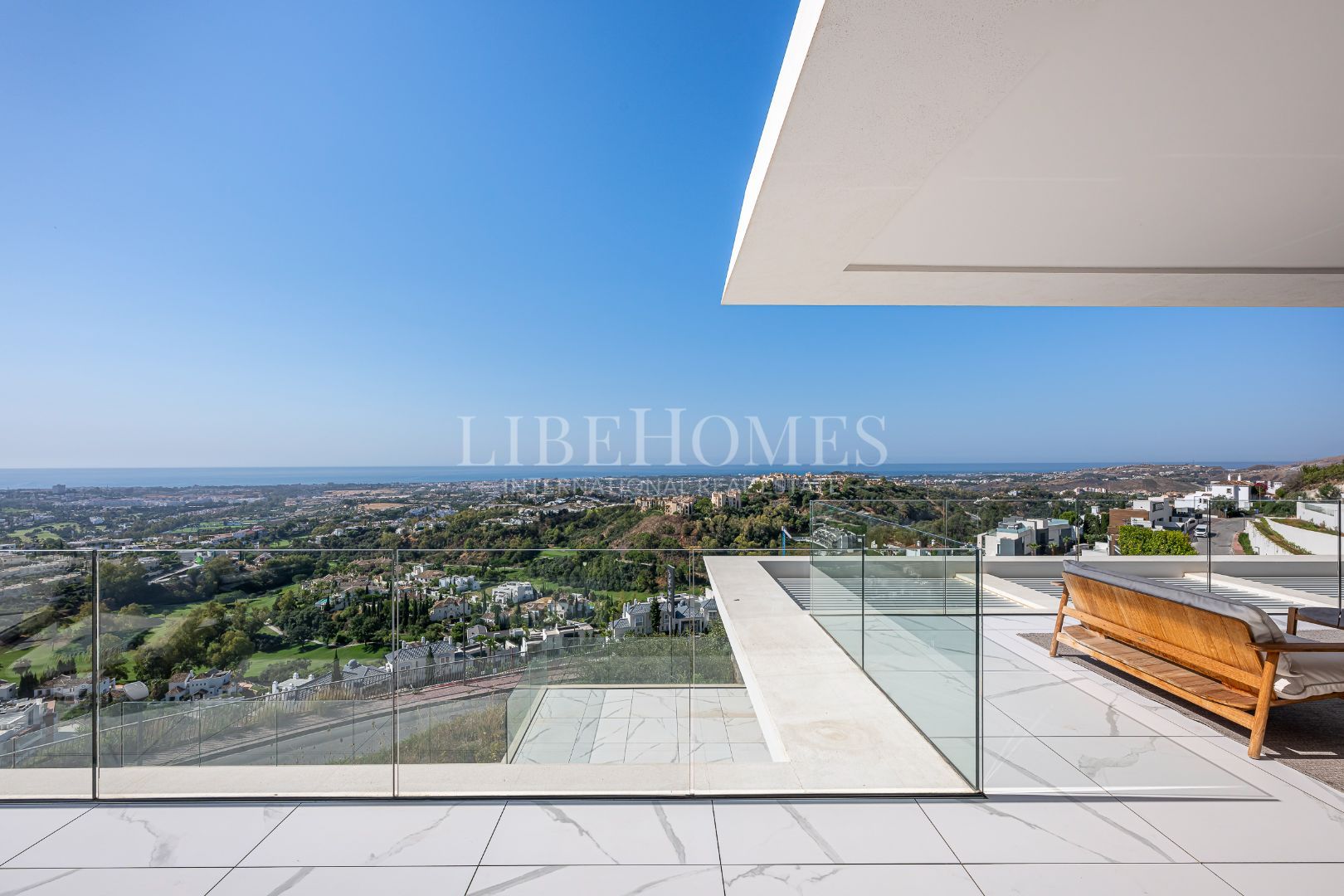 Apartamento con vistas panorámicas al mar en Byu Hills, Benahavis