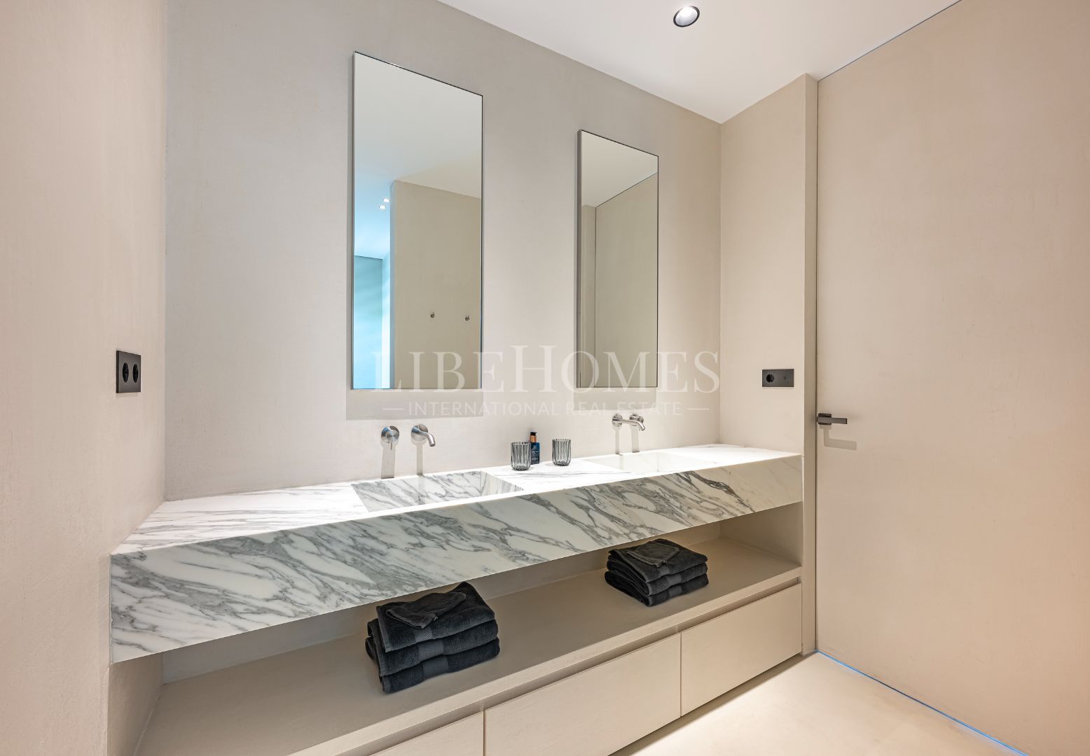 Apartamento con vistas panorámicas al mar en Byu Hills, Benahavis