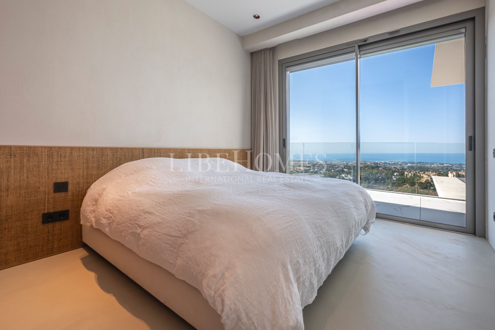 Apartamento con vistas panorámicas al mar en Byu Hills, Benahavis