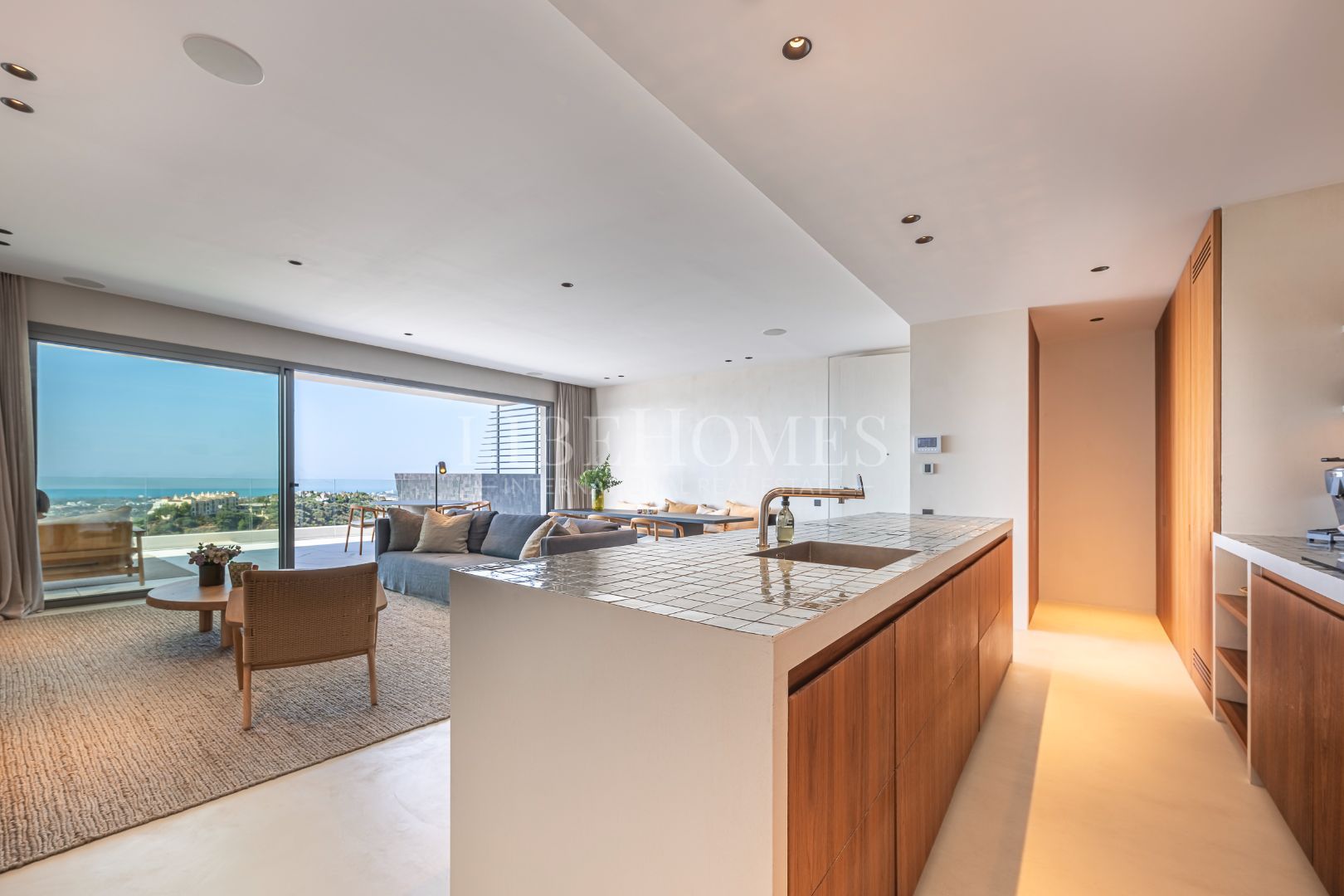 Apartamento con vistas panorámicas al mar en Byu Hills, Benahavis