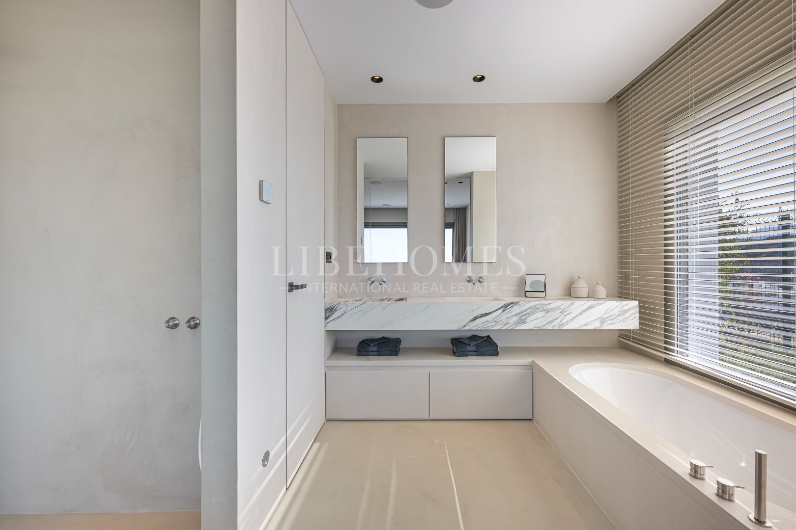 Apartamento con vistas panorámicas al mar en Byu Hills, Benahavis