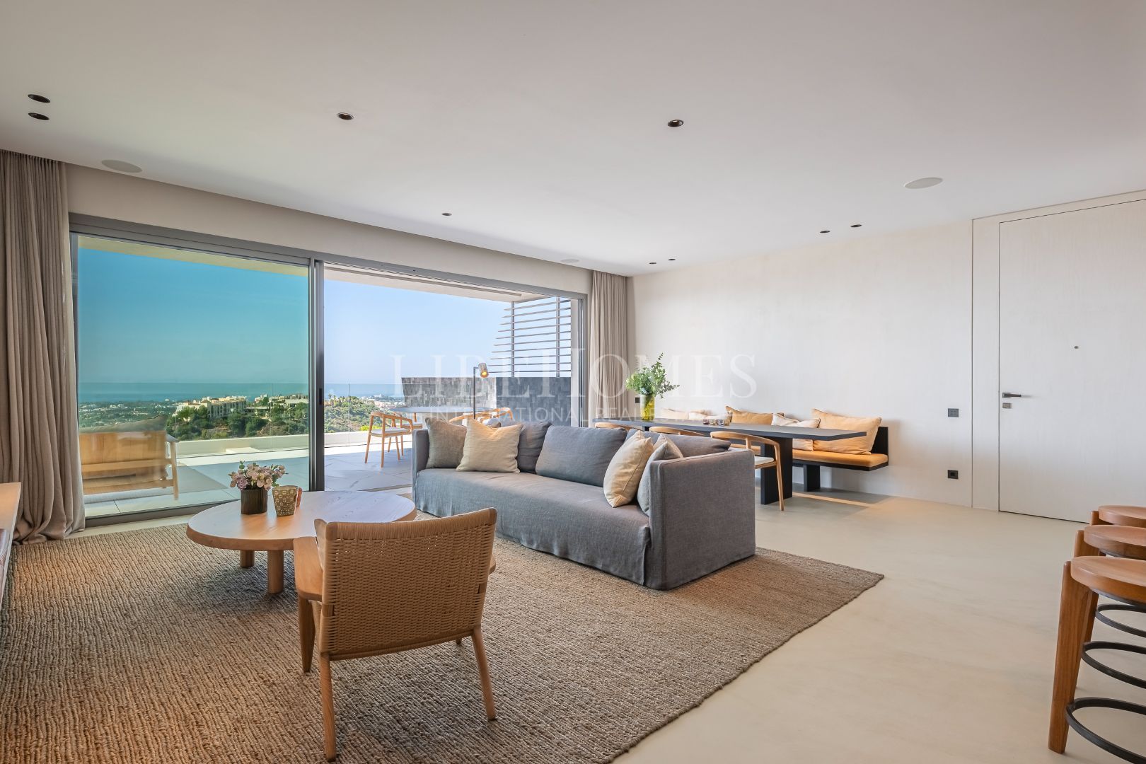 Apartamento con vistas panorámicas al mar en Byu Hills, Benahavis