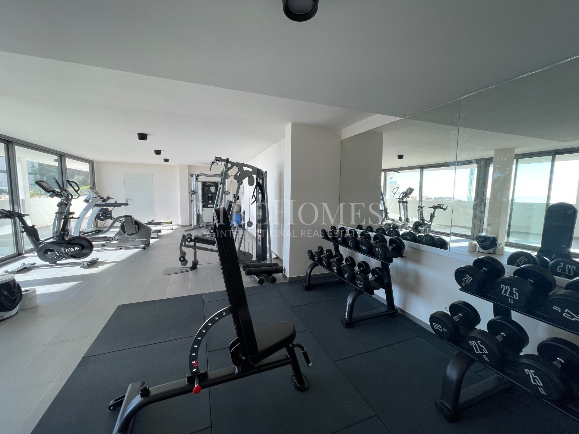 Apartamento con vistas panorámicas al mar en Byu Hills, Benahavis