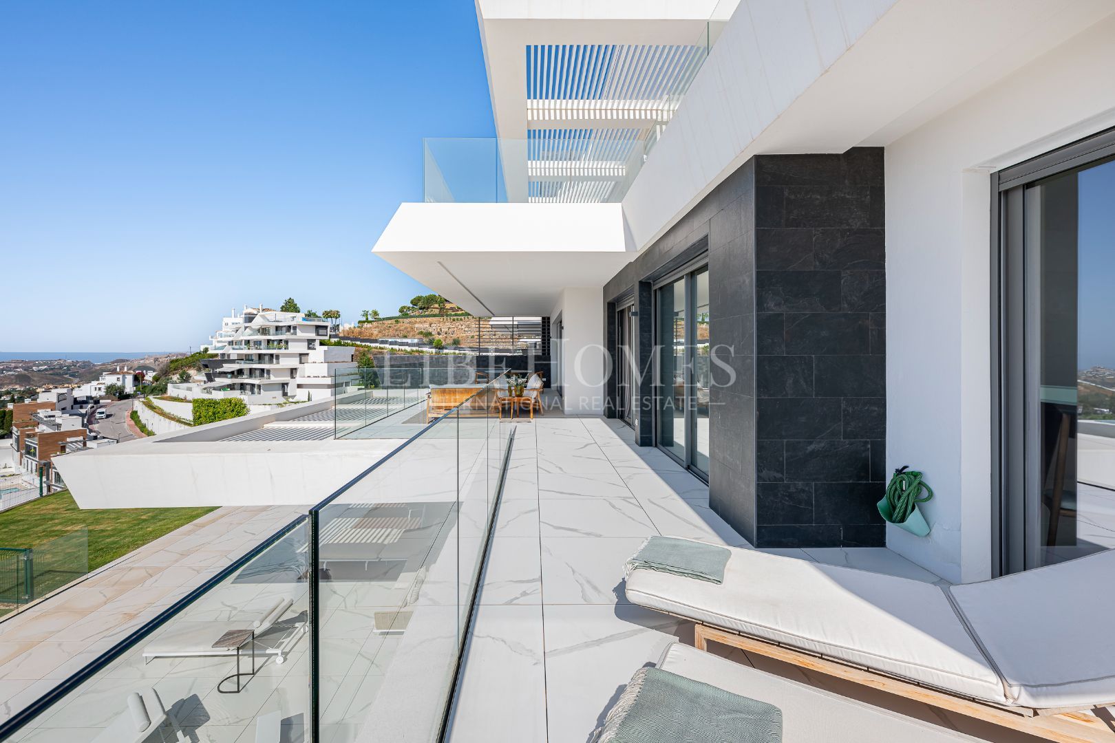 Apartamento con vistas panorámicas al mar en Byu Hills, Benahavis