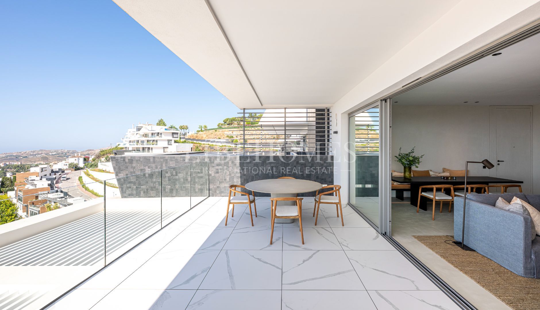 Apartamento con vistas panorámicas al mar en Byu Hills, Benahavis