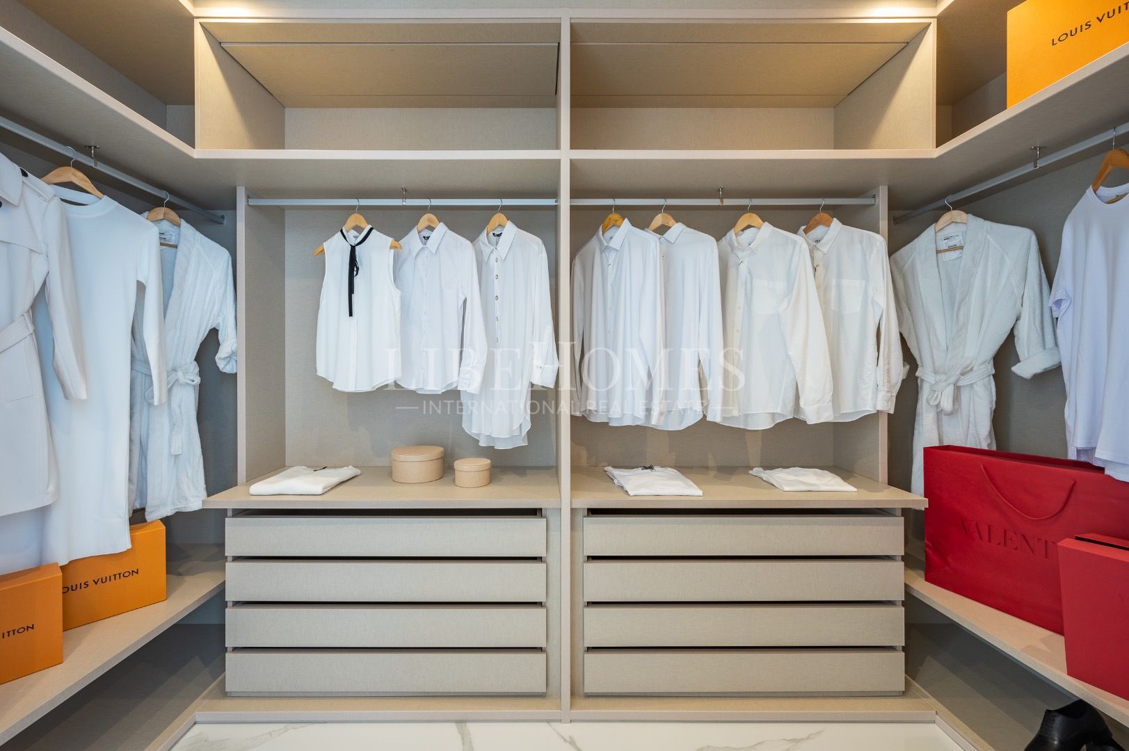 Апартамент на продажу в Byu Hills, Бенахавис