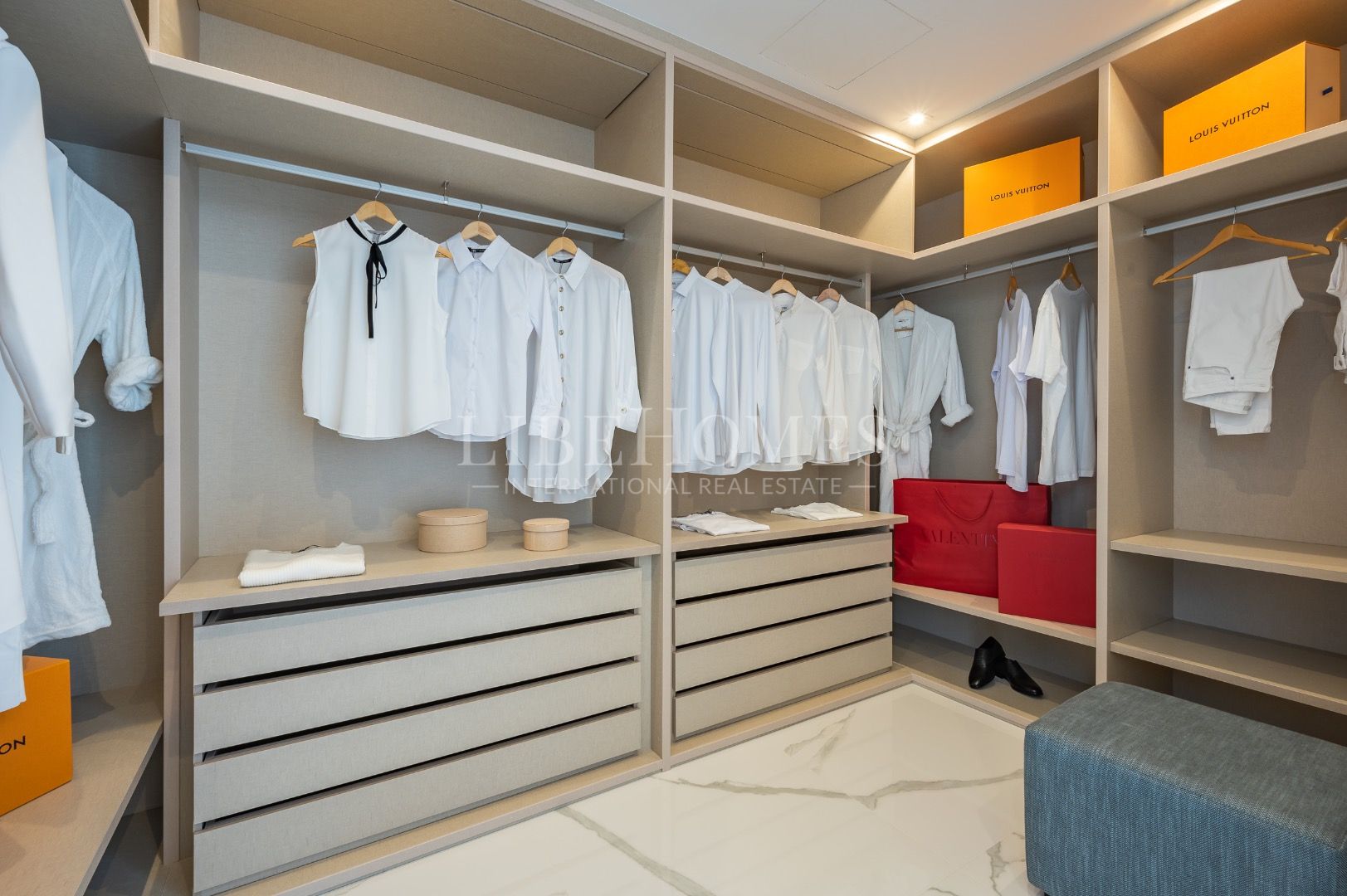 Апартамент на продажу в Byu Hills, Бенахавис