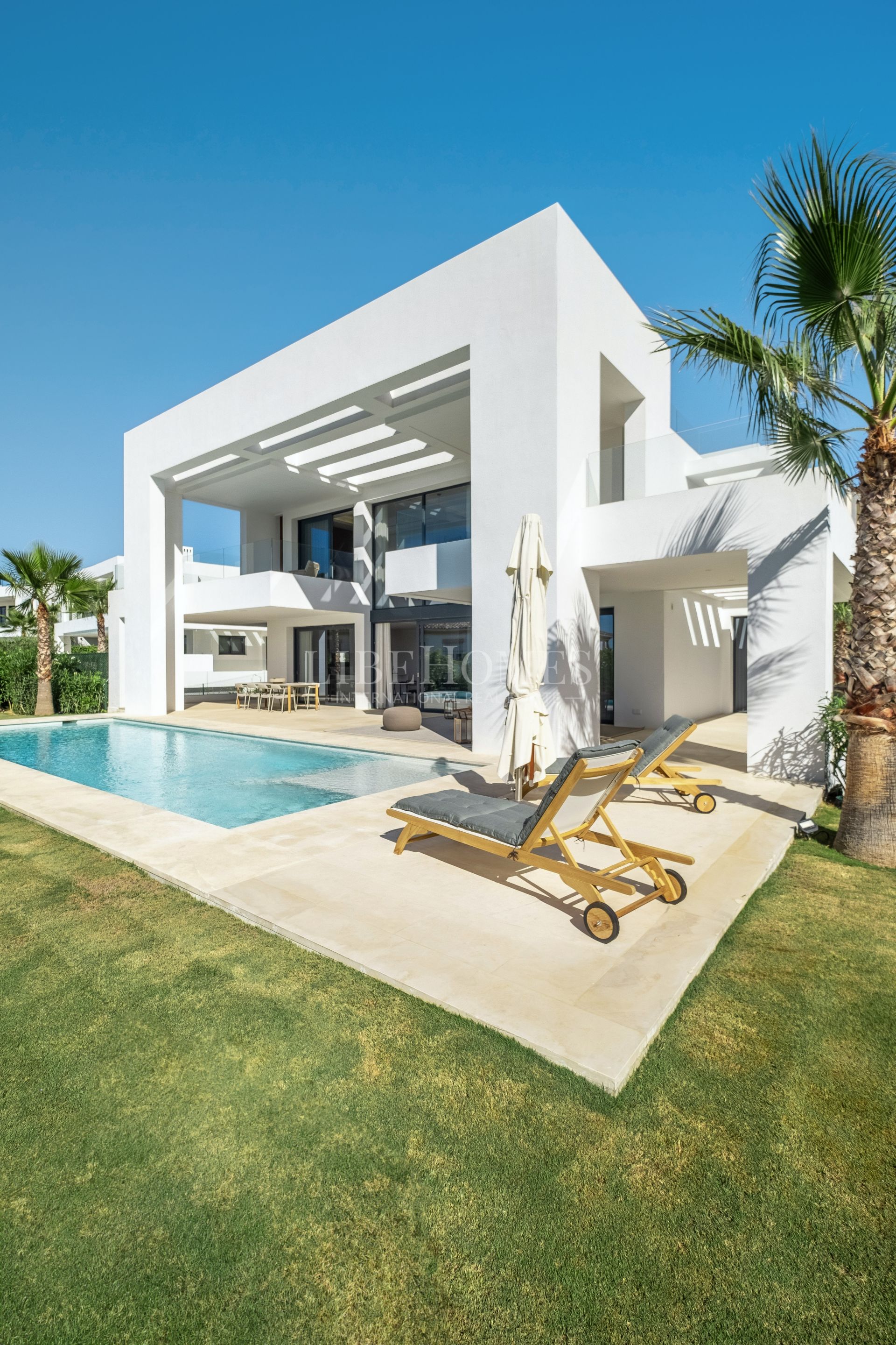 Modern luxury villa in El Paraiso, New Golden Mile, Estepona