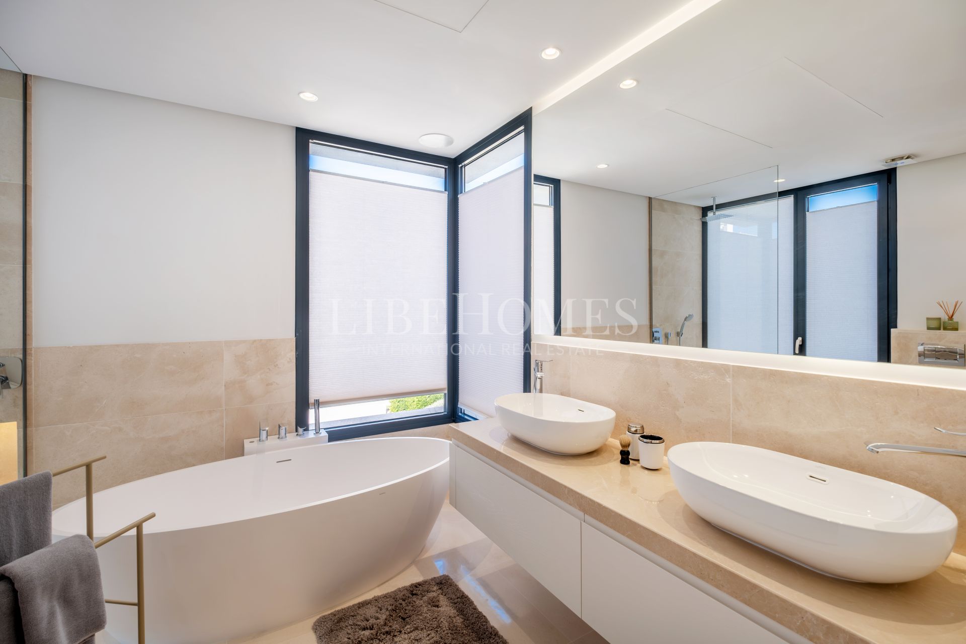 Modern luxury villa in El Paraiso, New Golden Mile, Estepona