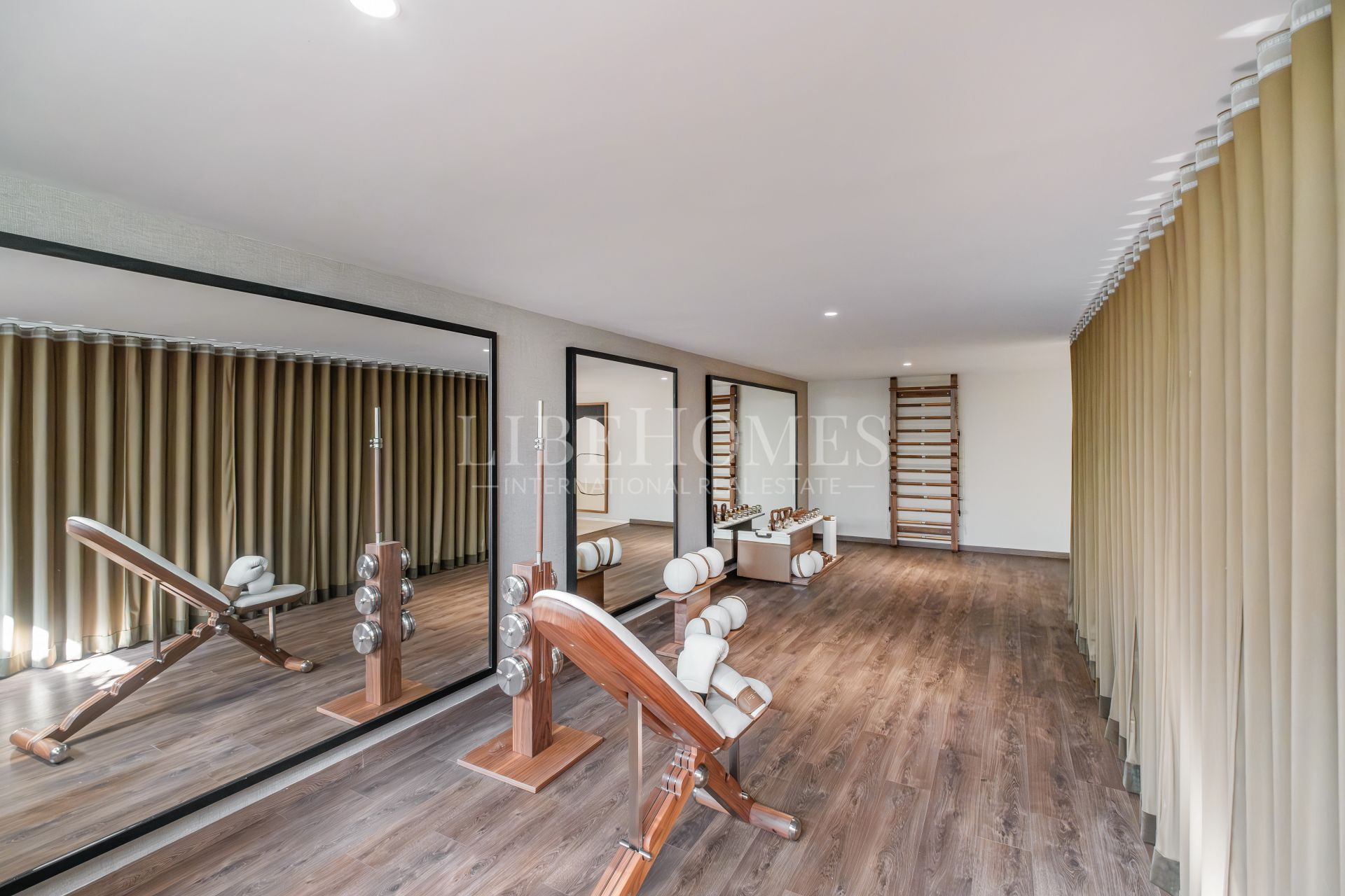 Modern luxury villa in El Paraiso, New Golden Mile, Estepona