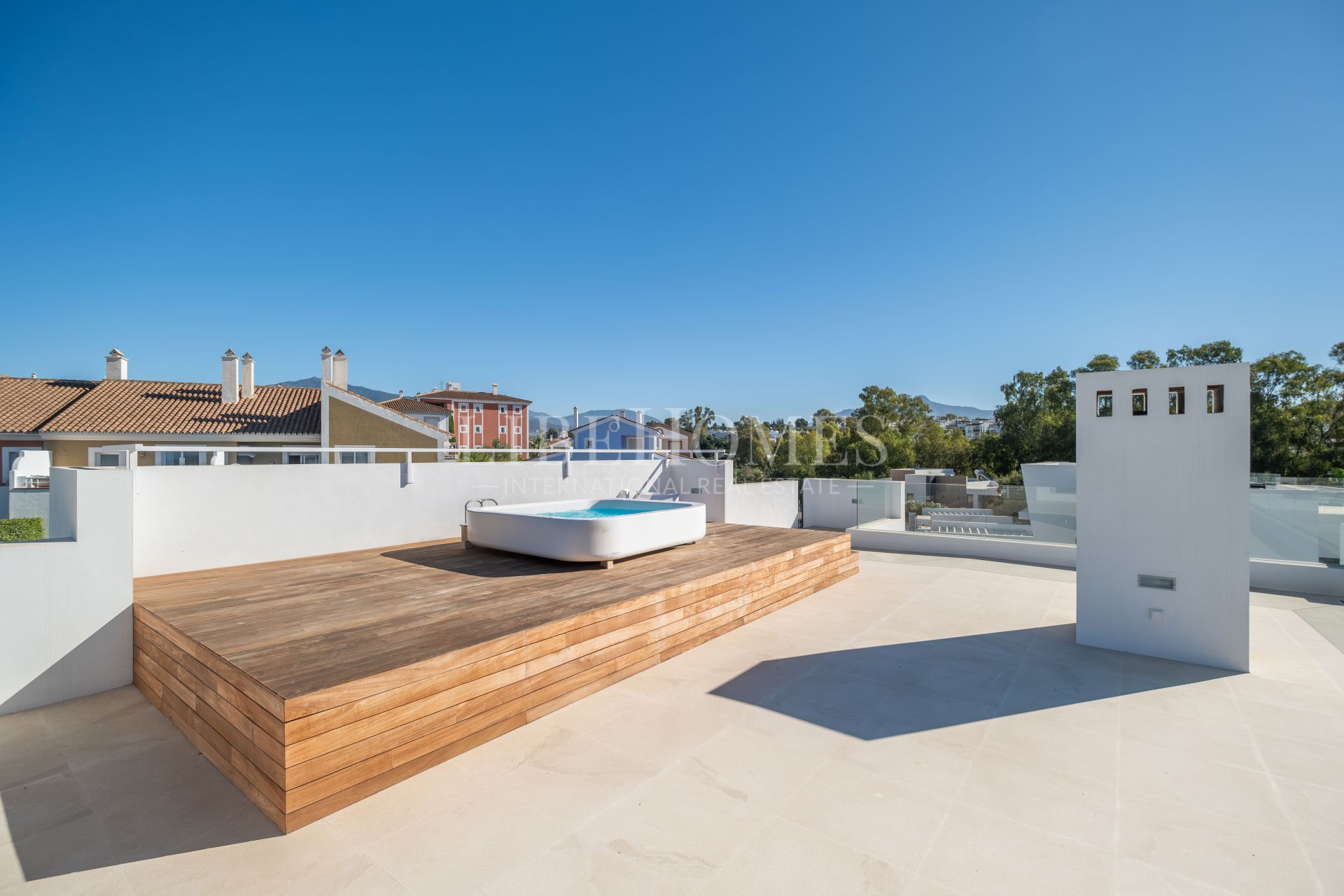 Modern luxury villa in El Paraiso, New Golden Mile, Estepona