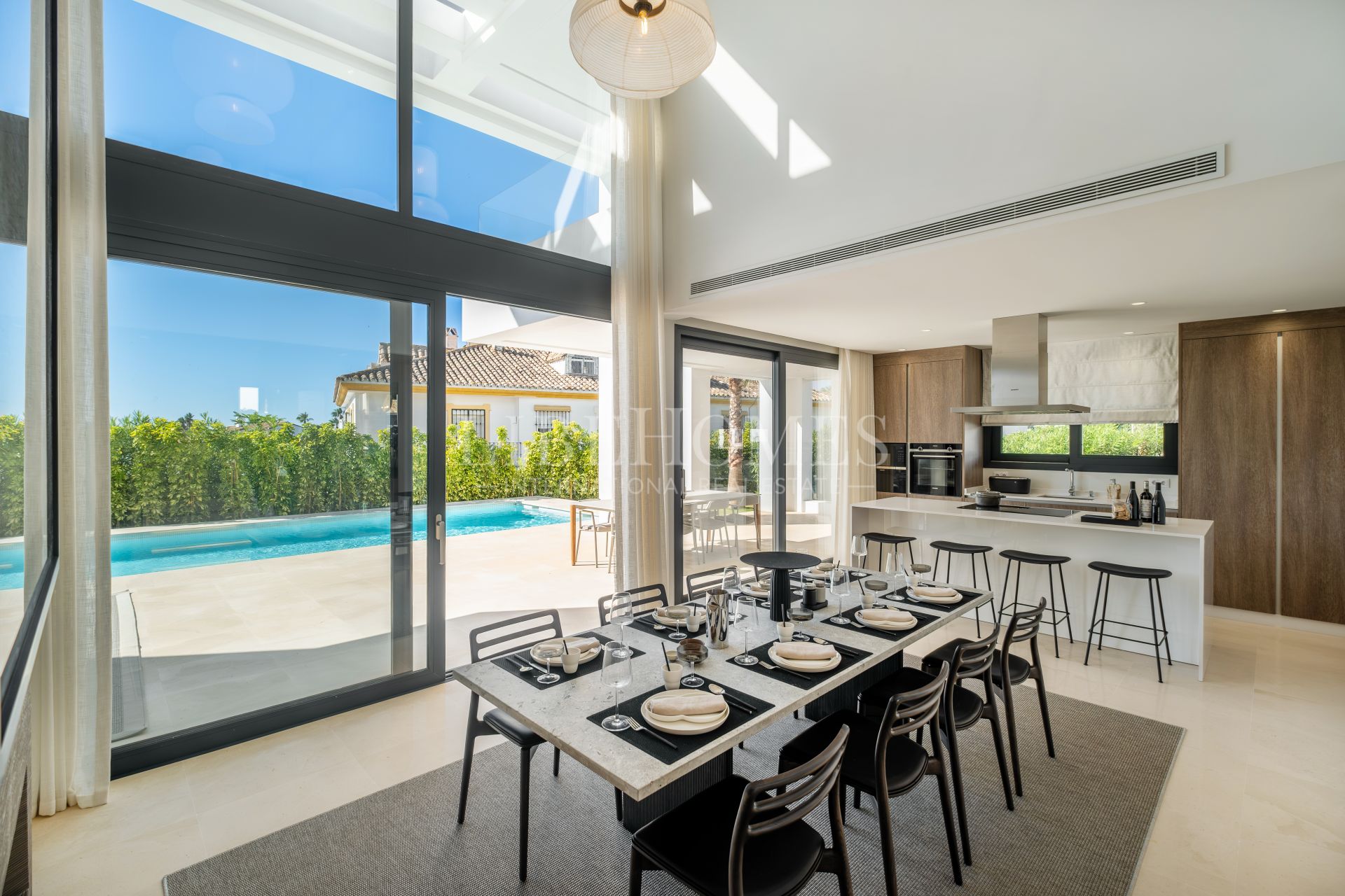 Modern luxury villa in El Paraiso, New Golden Mile, Estepona