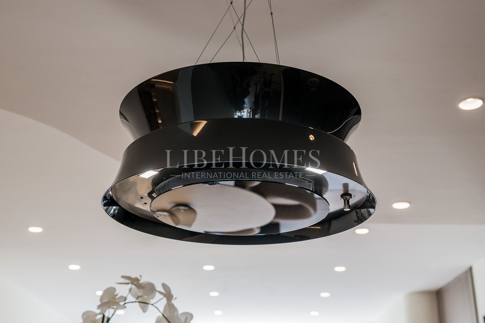 Ático dúplex en primera línea de playa con vistas al mar en Estepona