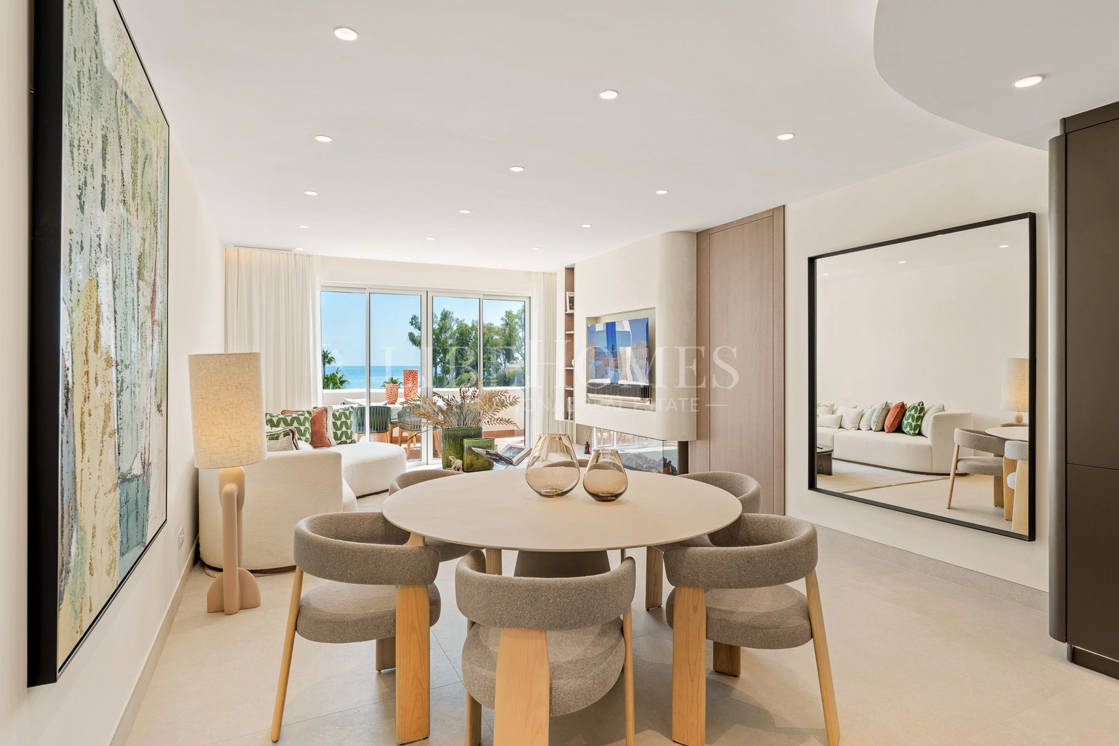 Ático dúplex en primera línea de playa con vistas al mar en Estepona