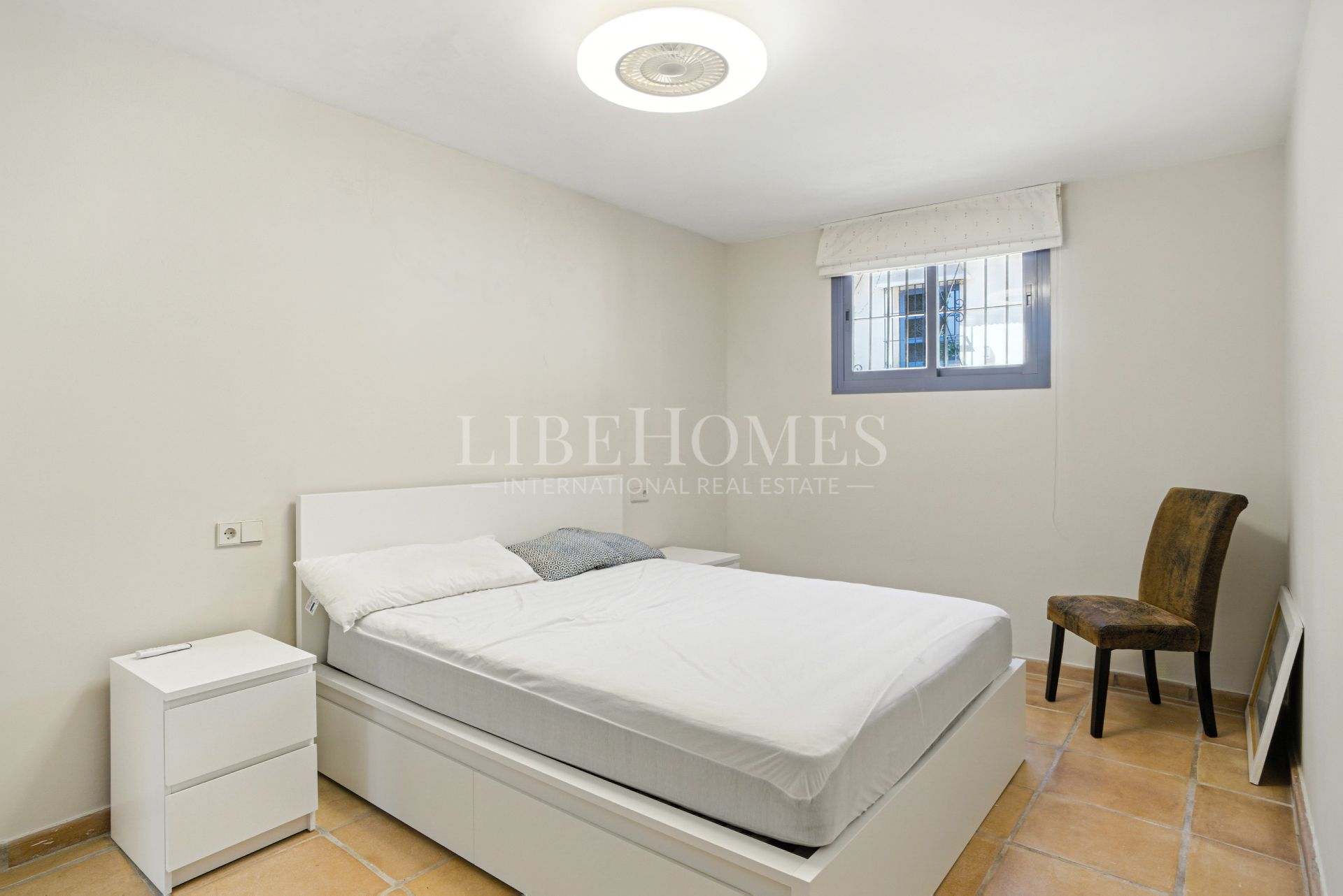 Вилла на продажу в Estepona Hills, Эстепона (вся)