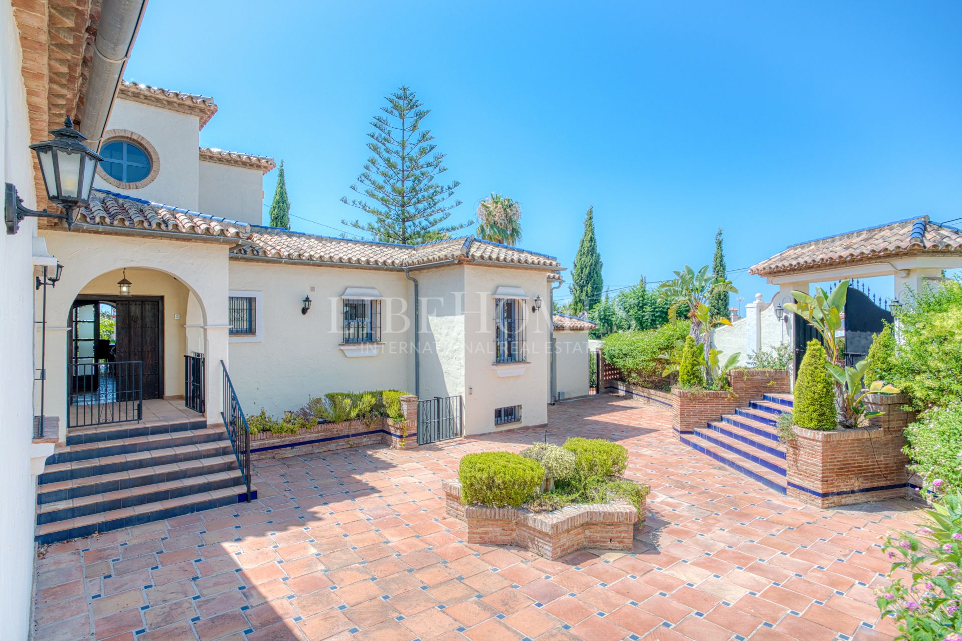 Вилла на продажу в Estepona Hills, Эстепона (вся)