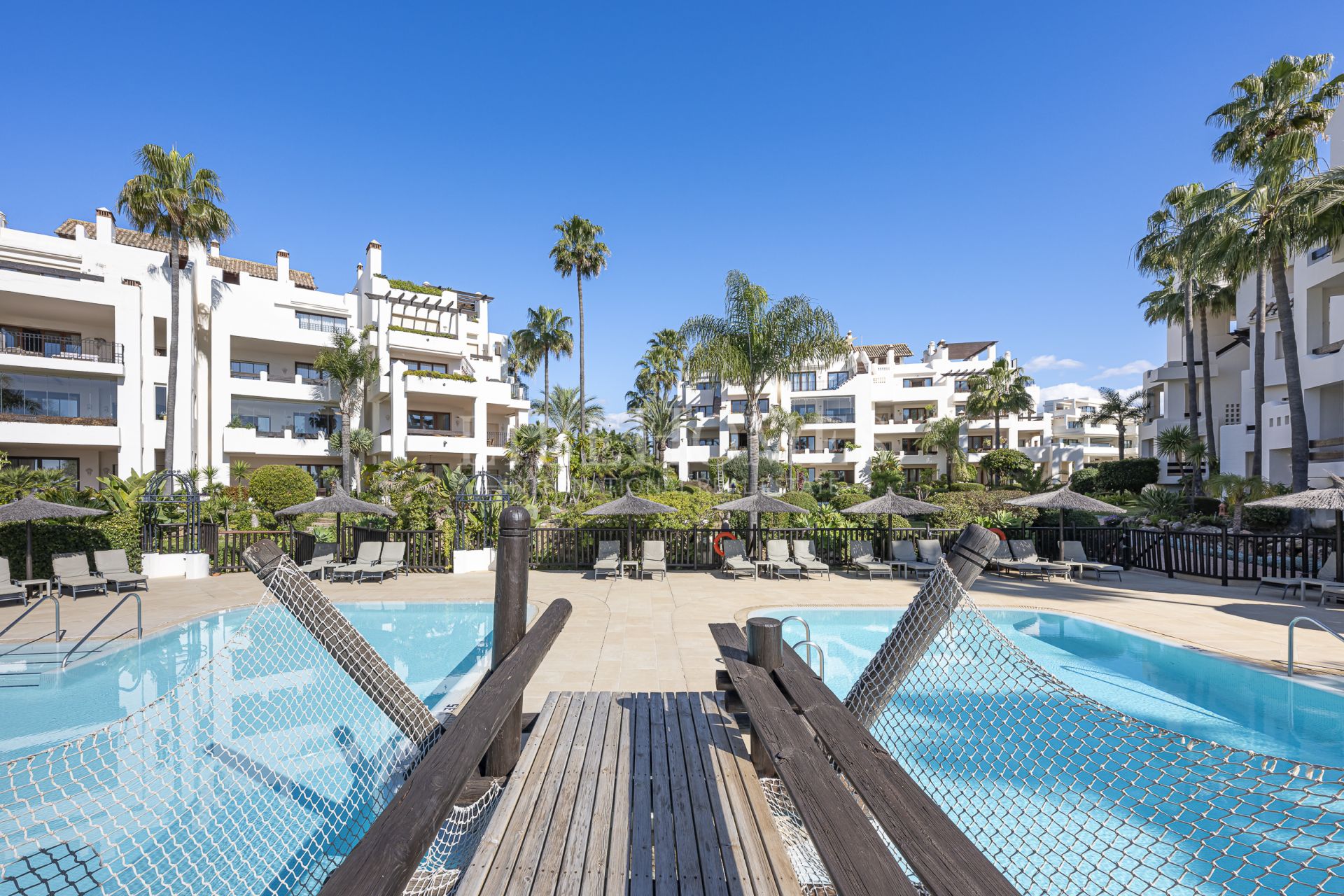 Appartement en 1ère ligne de plage, vue mer, New Golden Mile, Estepona