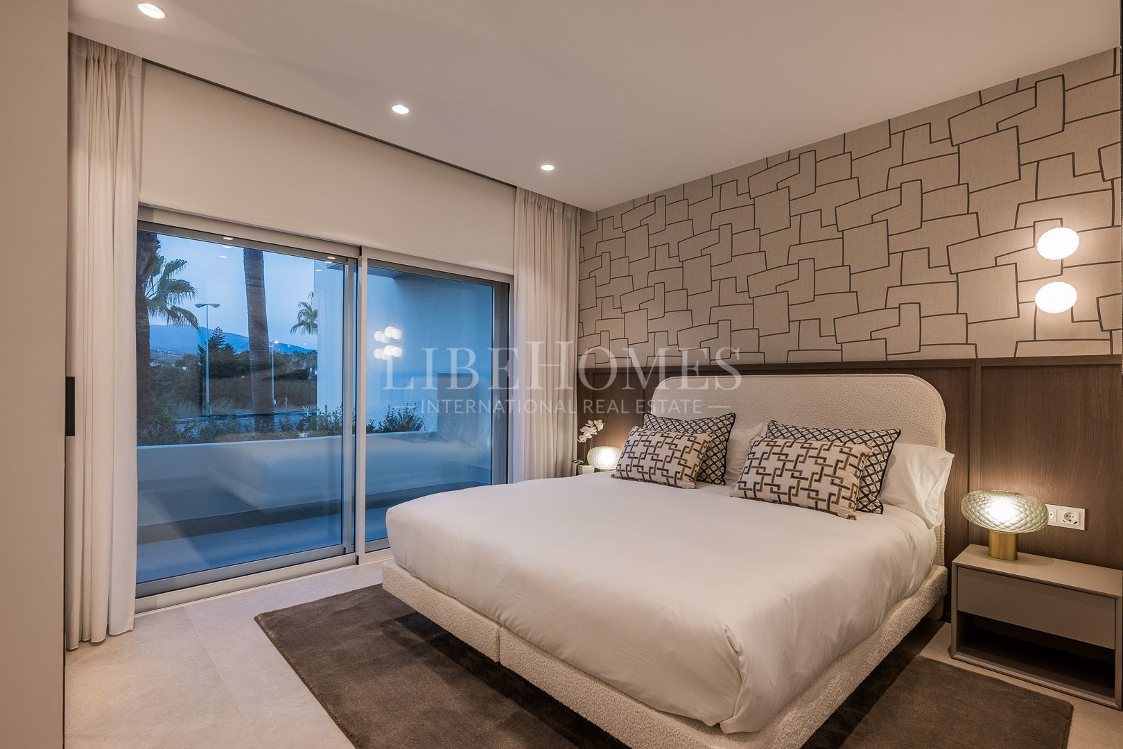 Appartement en 1ère ligne de plage, vue mer, New Golden Mile, Estepona