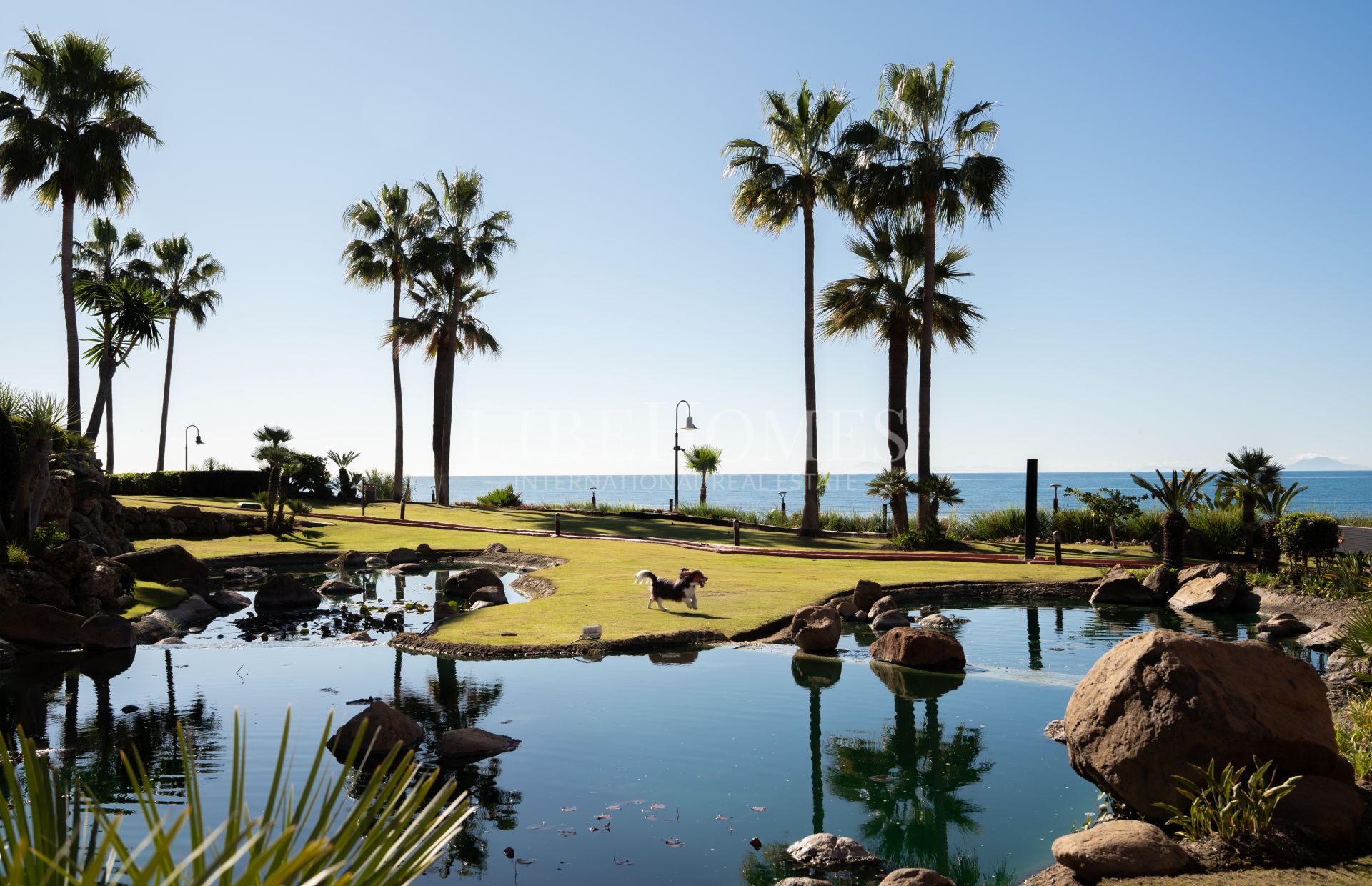 Apartamento planta baja, 1ª línea de playa, New Golden Mile, Estepona