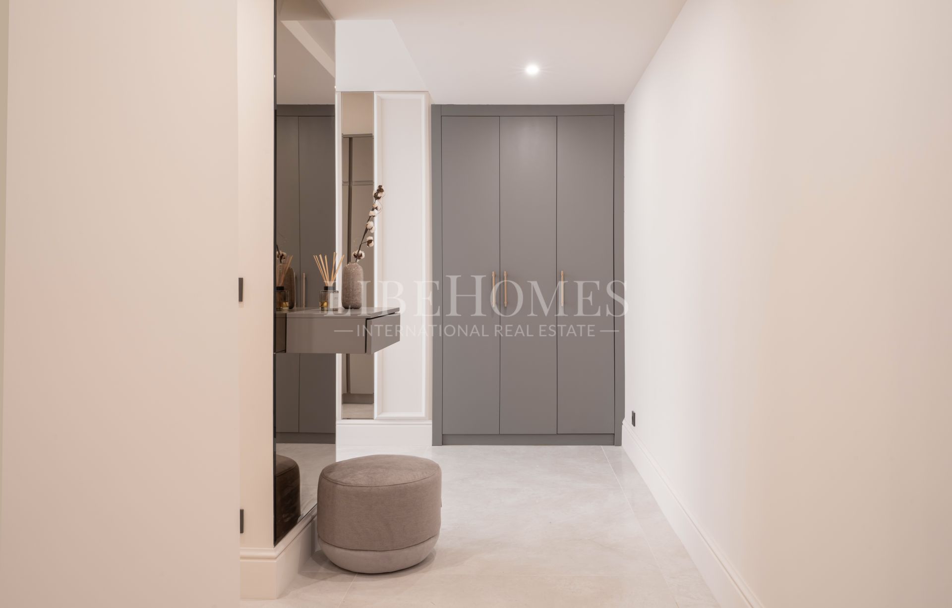 Apartamento planta baja, 1ª línea de playa, New Golden Mile, Estepona